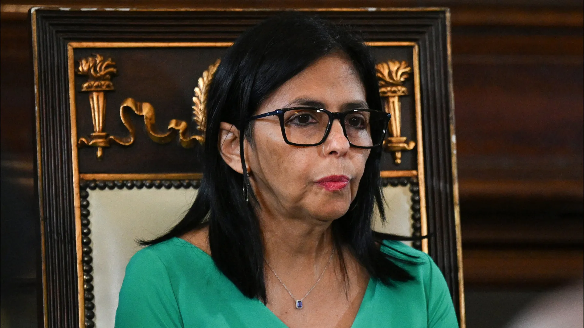 
                    Delcy Rodriguez nomeia ex-guarda-costas de Maduro como ministro da Presidência
                