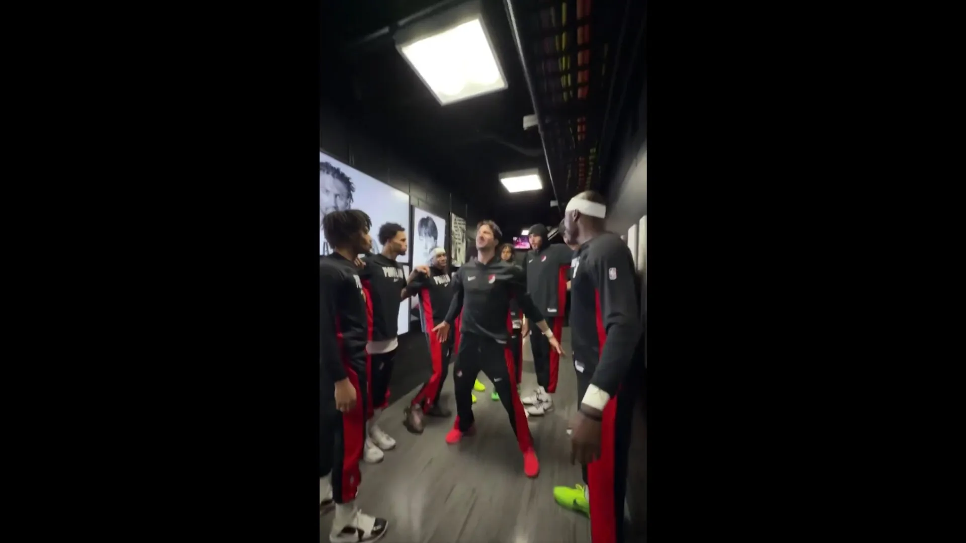 
                    Festejo icónico de Cristiano Ronaldo replicado por Deni Avdija na NBA
                