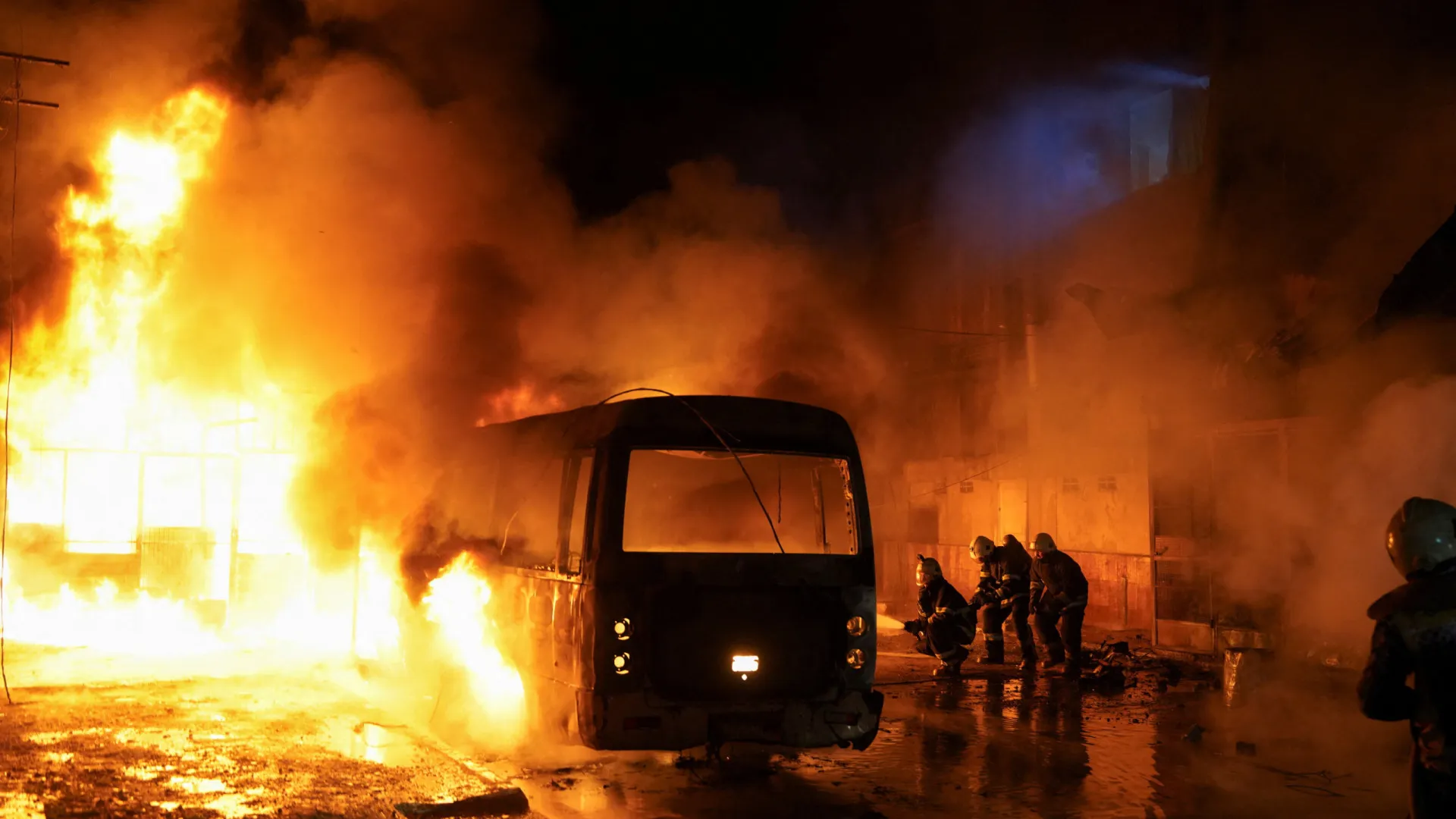 
                    Síria vai retirar combatentes curdos cercados em Alepo
                