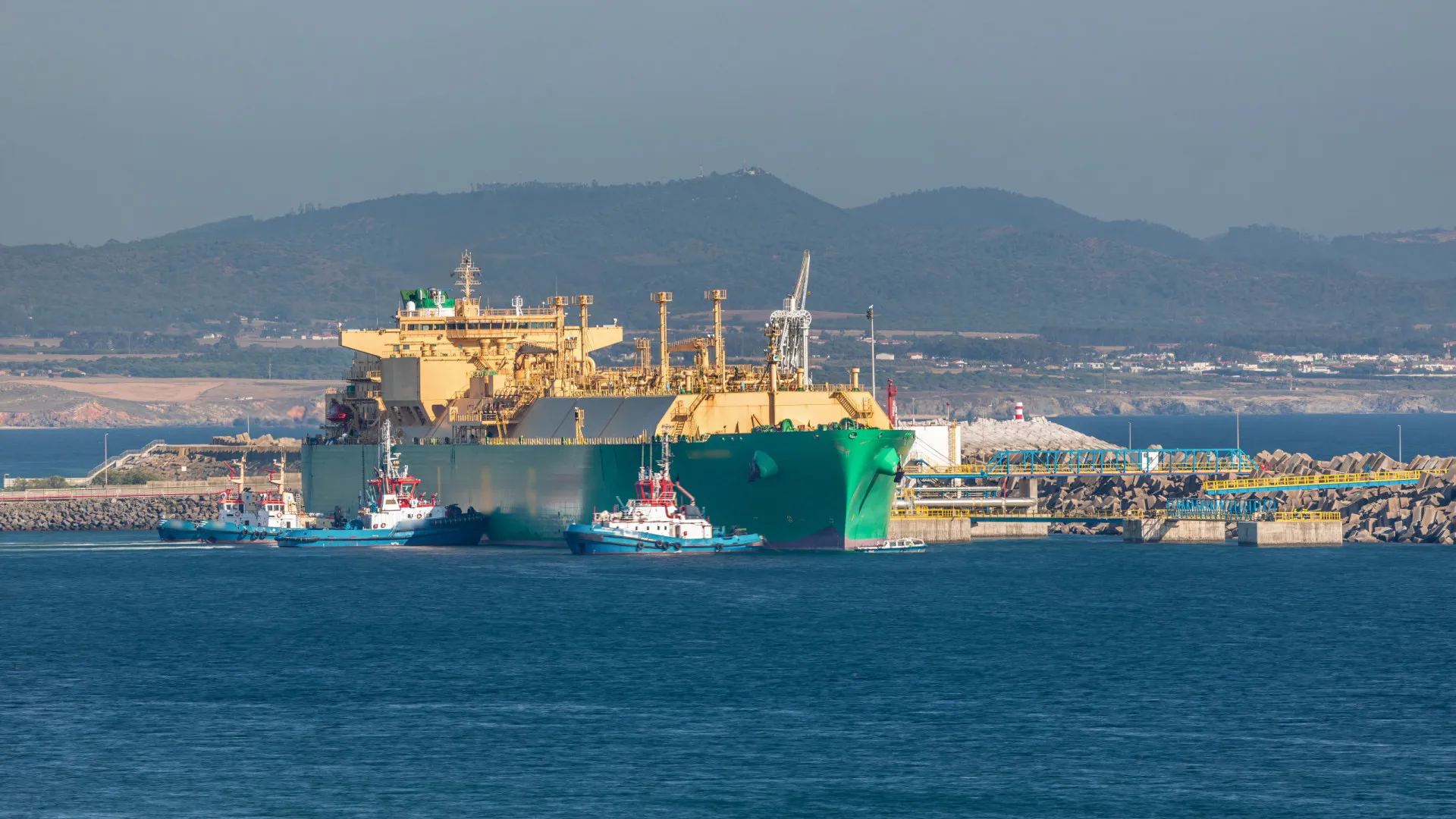 
                    Comércio internacional? Exportações e importações descem em novembro
                