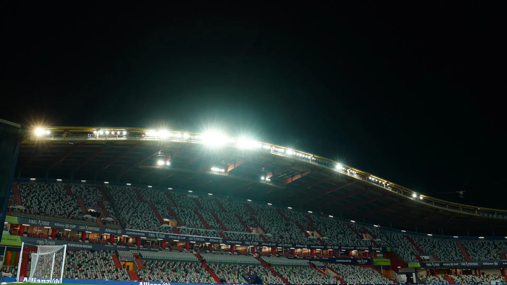 
                    Vitória SC-Sporting de Braga: Final inédita aquece Leiria... e Portugal
                