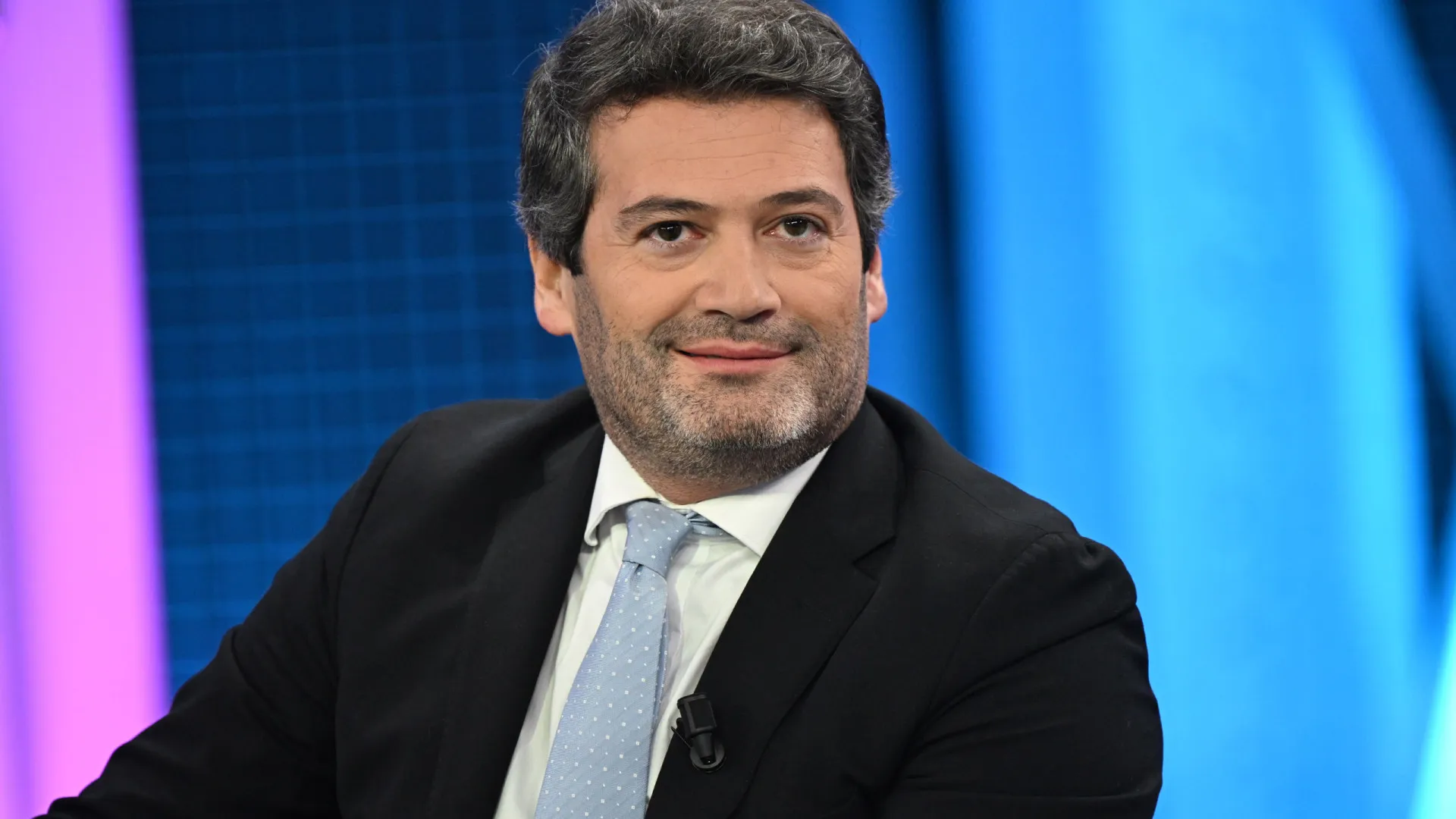 
                    Ventura diz apoiar sem-abrigo ao mesmo tempo que pede cortes no RSI
                