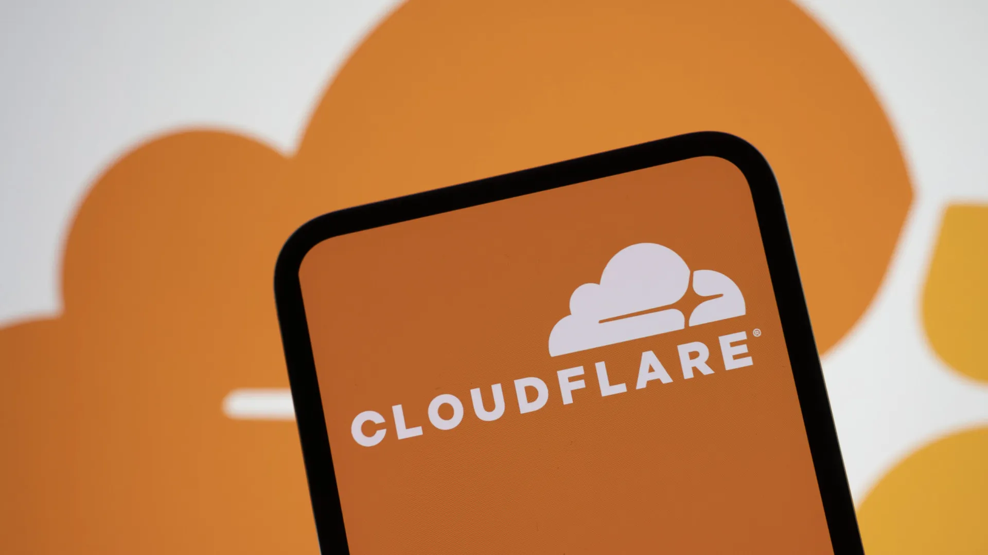 
                    Itália multa Cloudflare em 14 milhões por violação da lei anti-pirataria
                
