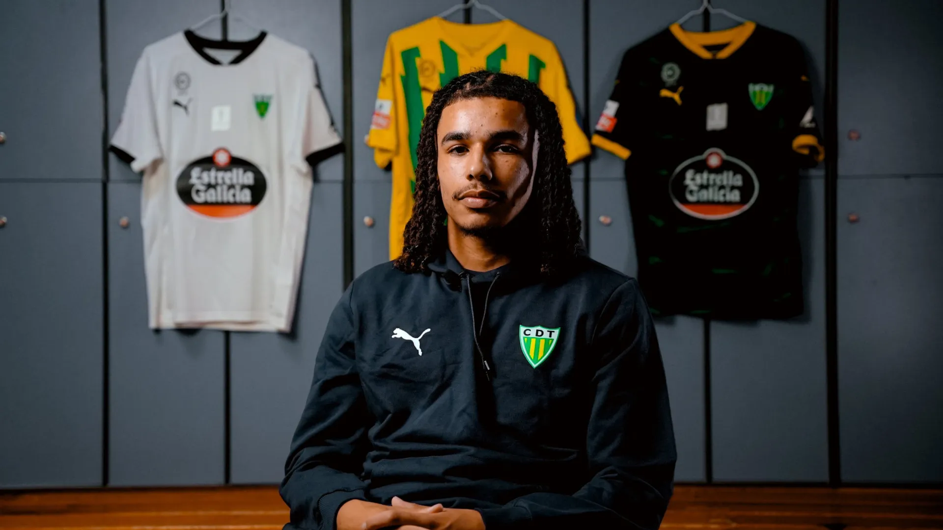 
                    Oficial: Avançado Makan AÏko assina pelo Tondela
                