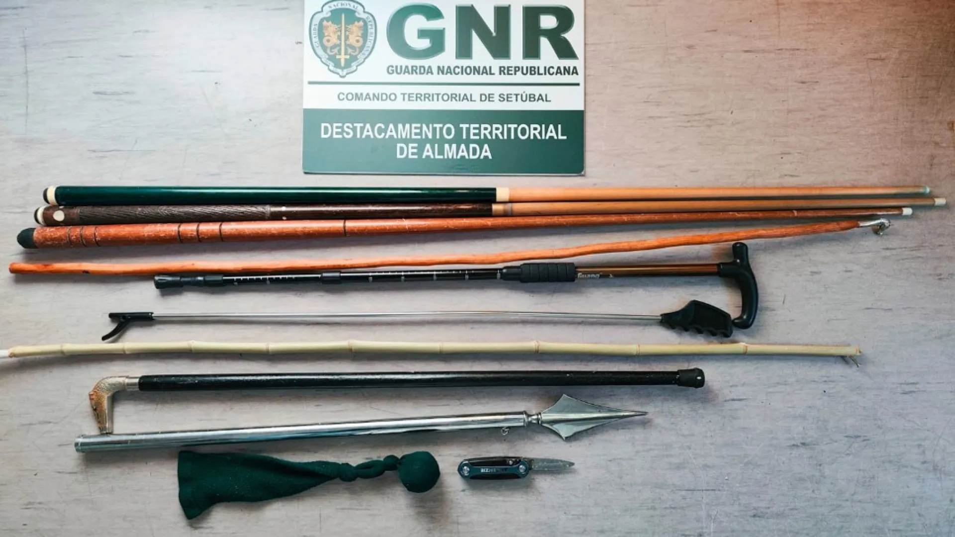 
                    Após disparar contra GNR e também ser atingido, idoso é detido em Almada
                