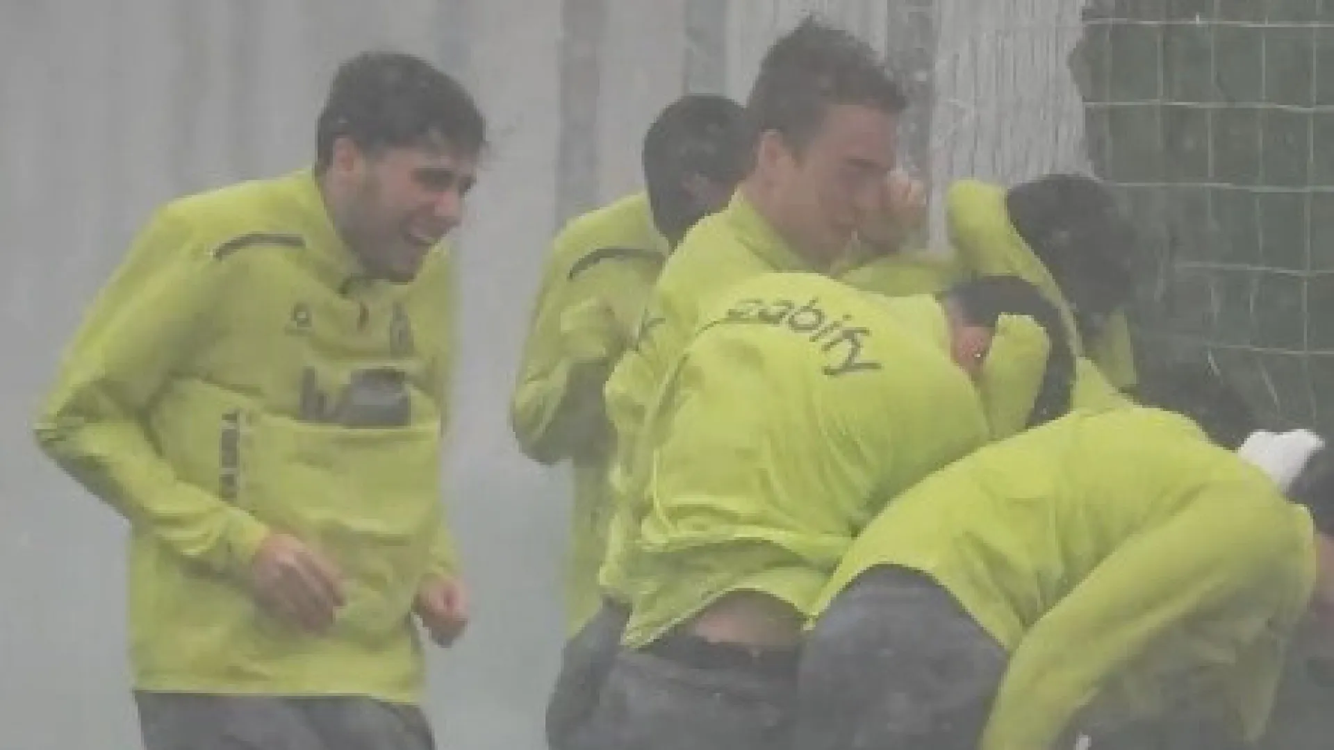 
                    Mau tempo não deu tréguas e plantel do Racing Santander... foi apanhado
                