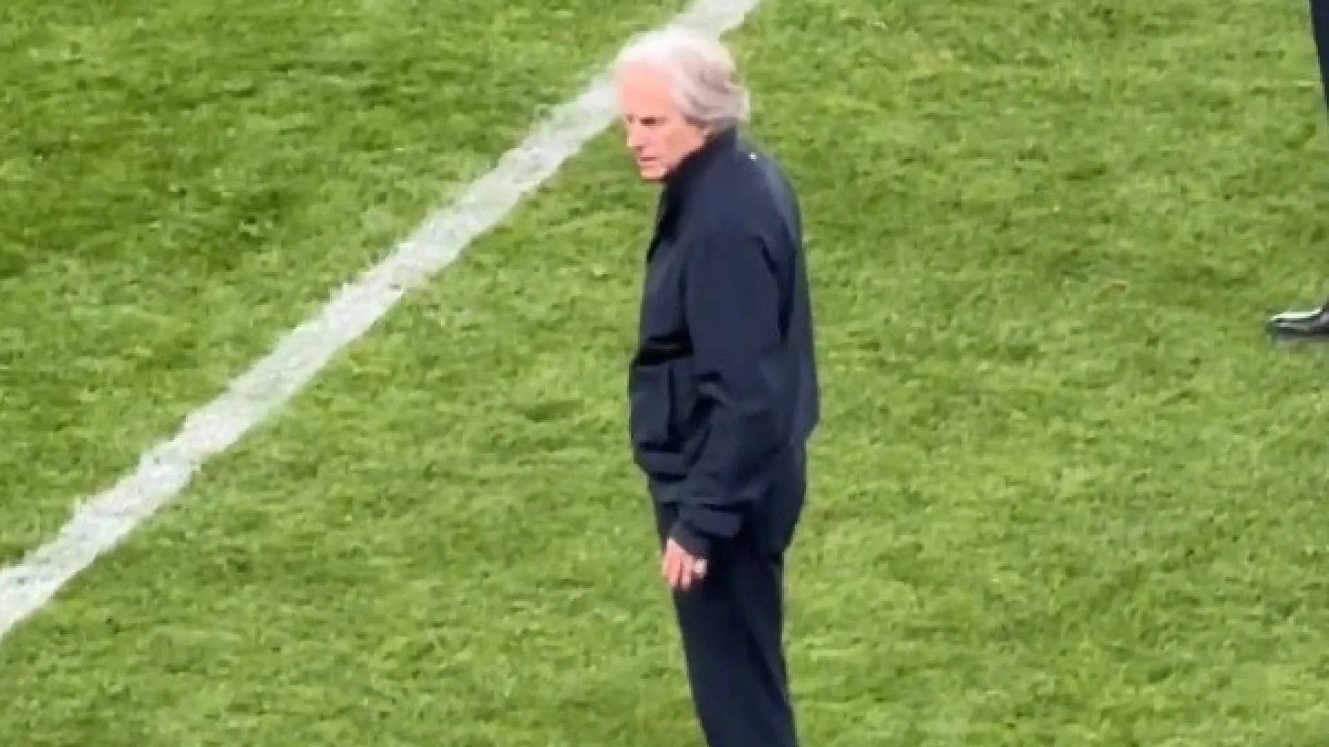 
                    Ambiente ferveu. O gesto de Jesus após provocação do jogador do Al Nassr
                