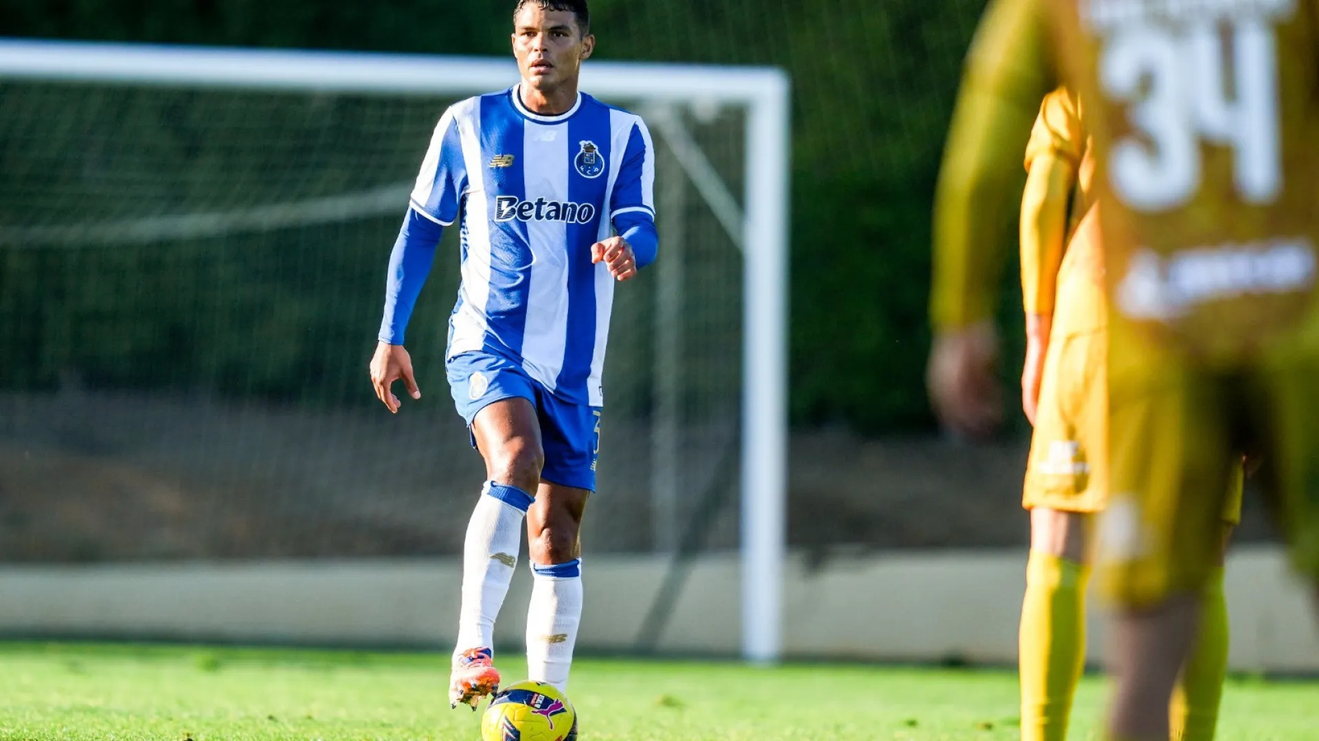 
                    Sem Otamendi, Thiago Silva vai ao FC Porto-Benfica com estatuto intocável
                