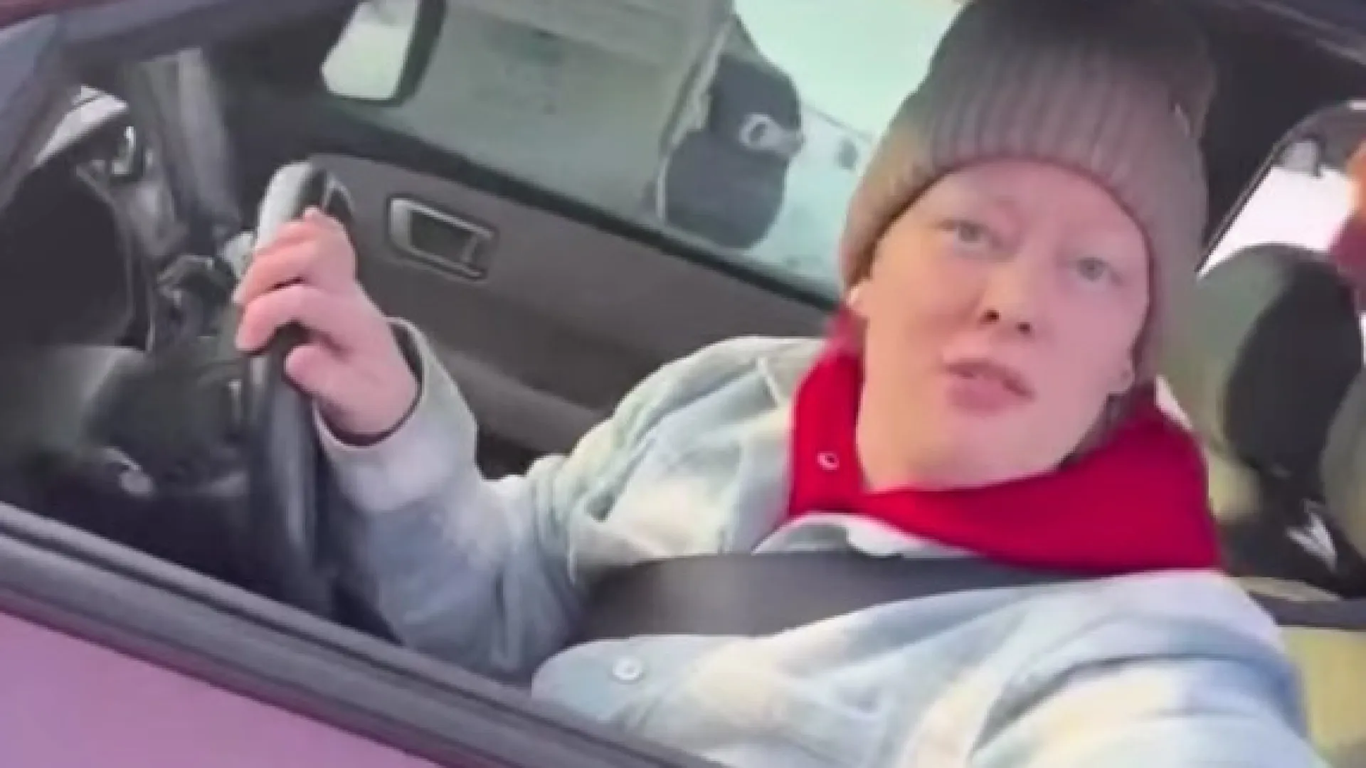 
                    Divulgado vídeo que agente do ICE gravava enquanto disparou contra mulher
                