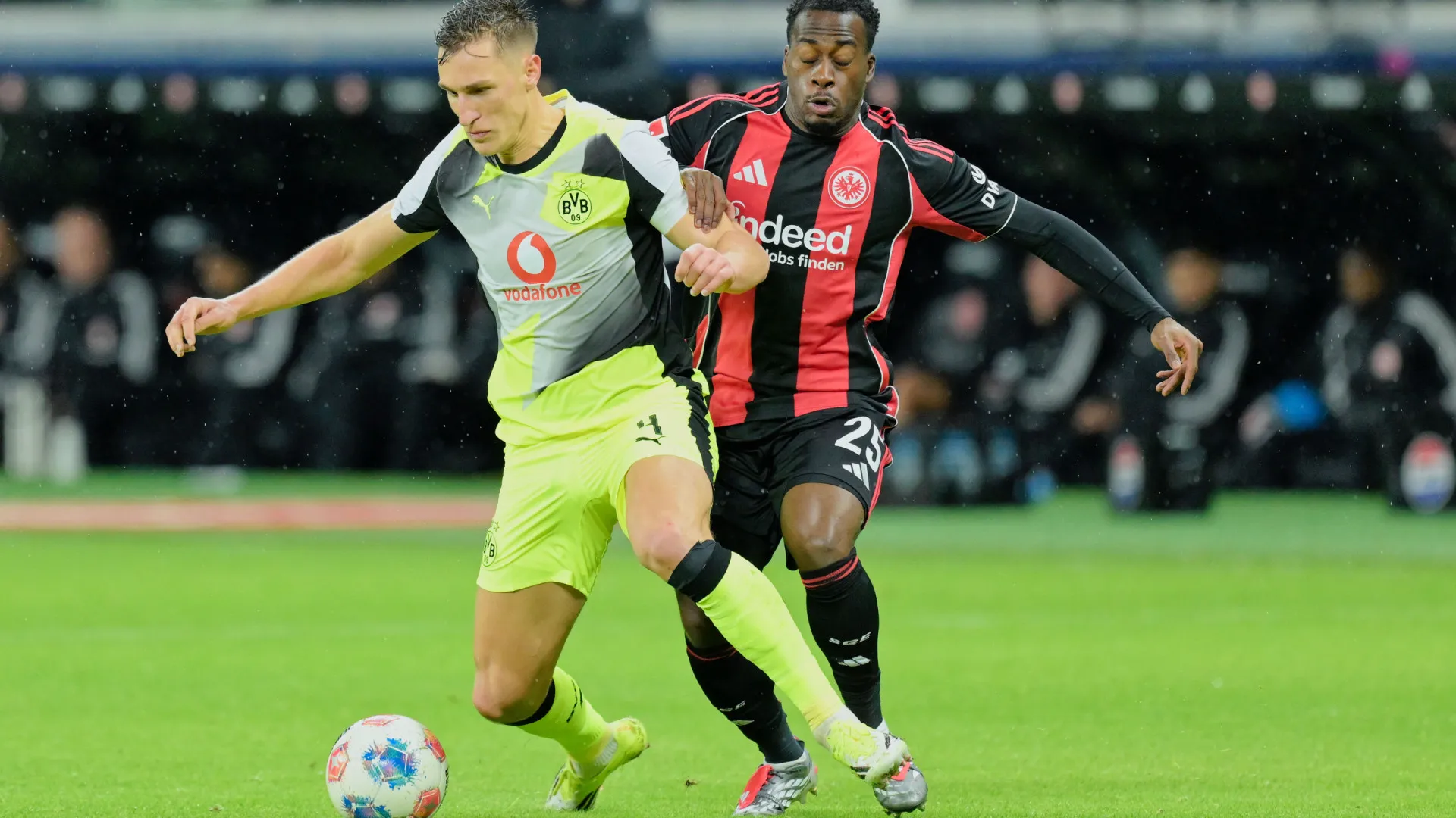 
                    Bundesliga recomeça com jogo de loucos entre Dormund e Frankfurt
                