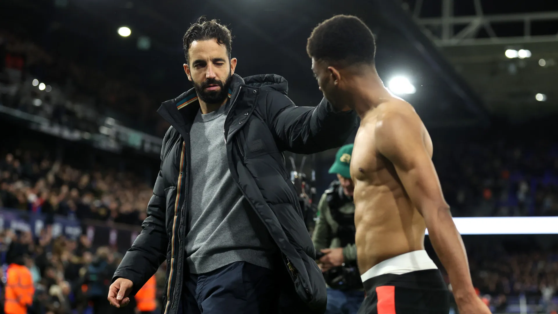 
                    Jogador do United chocado com despedimento de Amorim: 