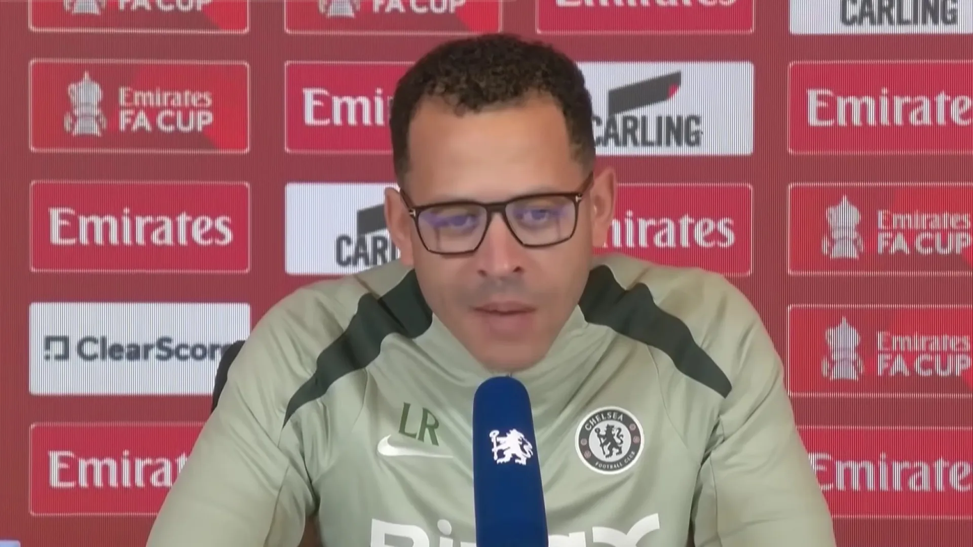 
                    Novo treinador do Chelsea apresenta-se ao estilo Mourinho: 