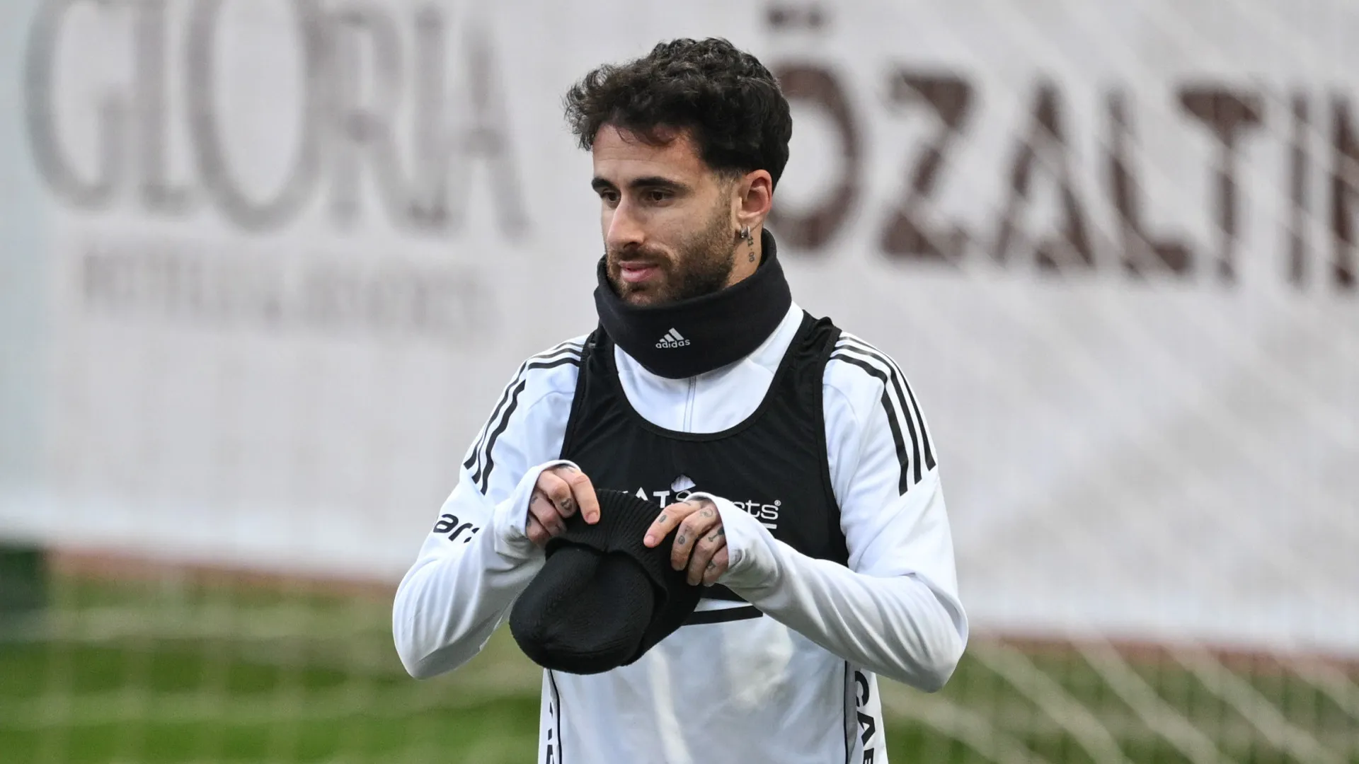 
                    Benfica faz nova oferta por Rafa Silva, mas leva (nova) nega do Besiktas
                