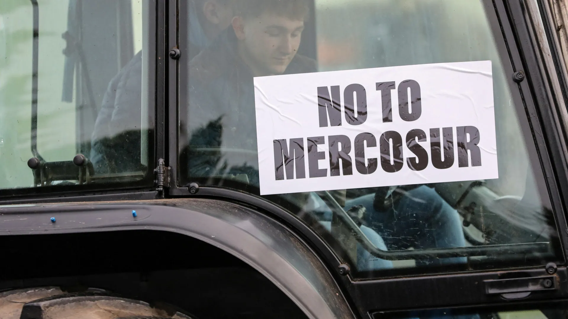 
                    Agricultores irlandeses e espanhóis protestam contra acordo UE/Mercosul
                