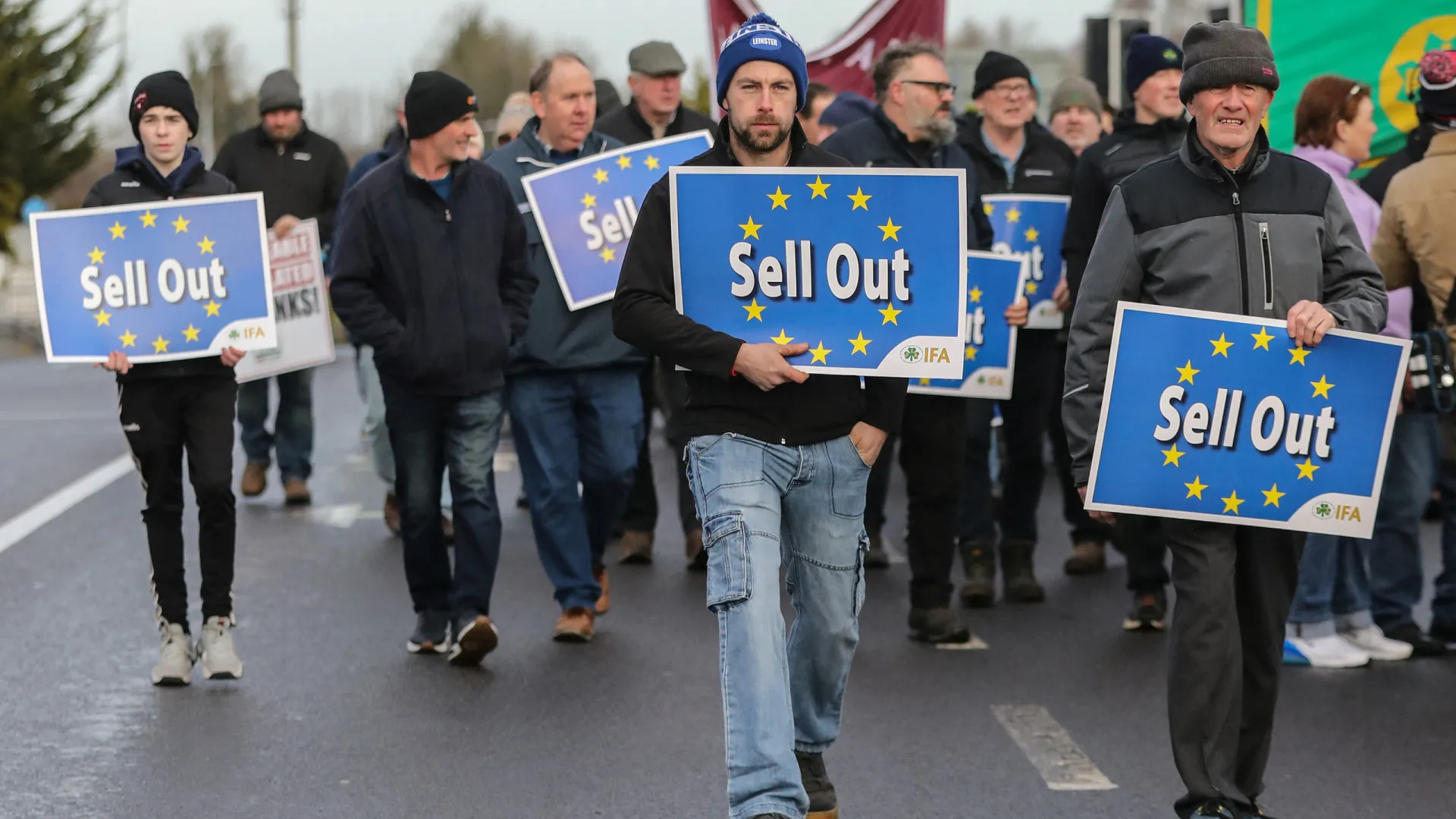 
                    UE/Mercosul? Agricultores franceses e espanhóis mantêm protestos
                