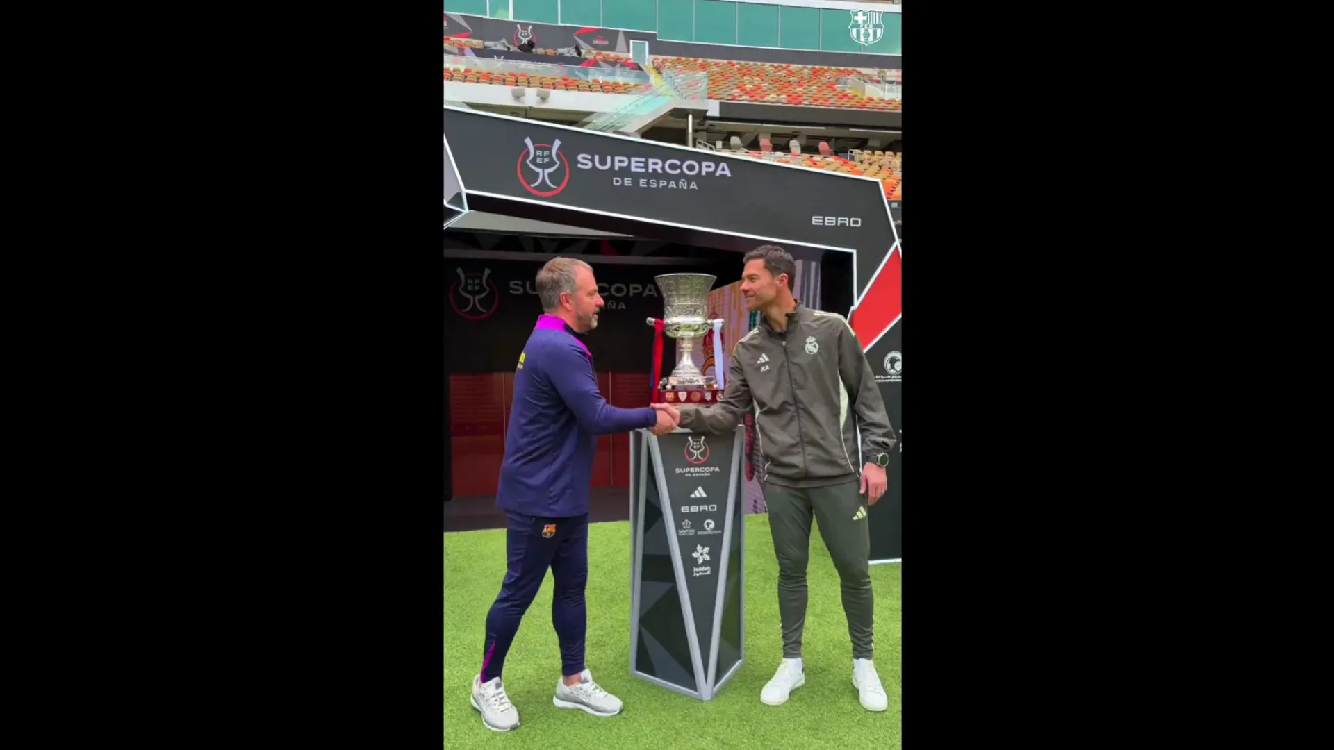 
                    Hansi Flick e Xabi Alonso lançam El Clásico com gesto de fair play
                