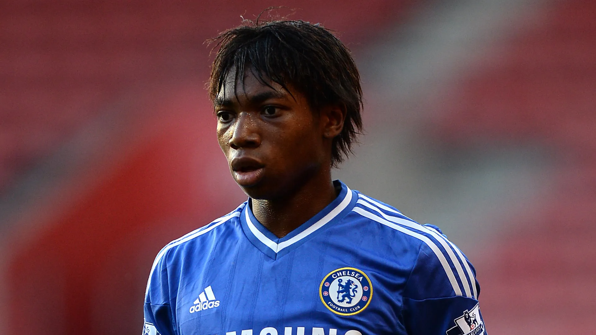 
                    Ex-Chelsea choca o mundo aos 33 anos: 