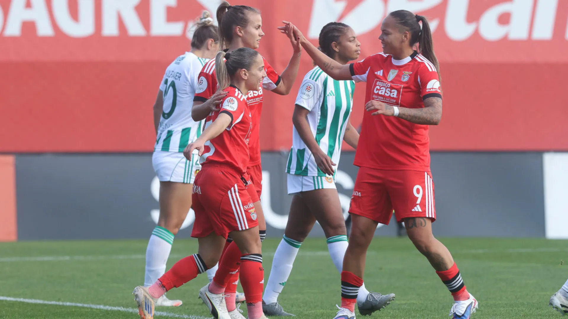 
                    Benfica vence o Rio Ave. Traição decide primeiro Vitória-Sp. Braga do dia
                
