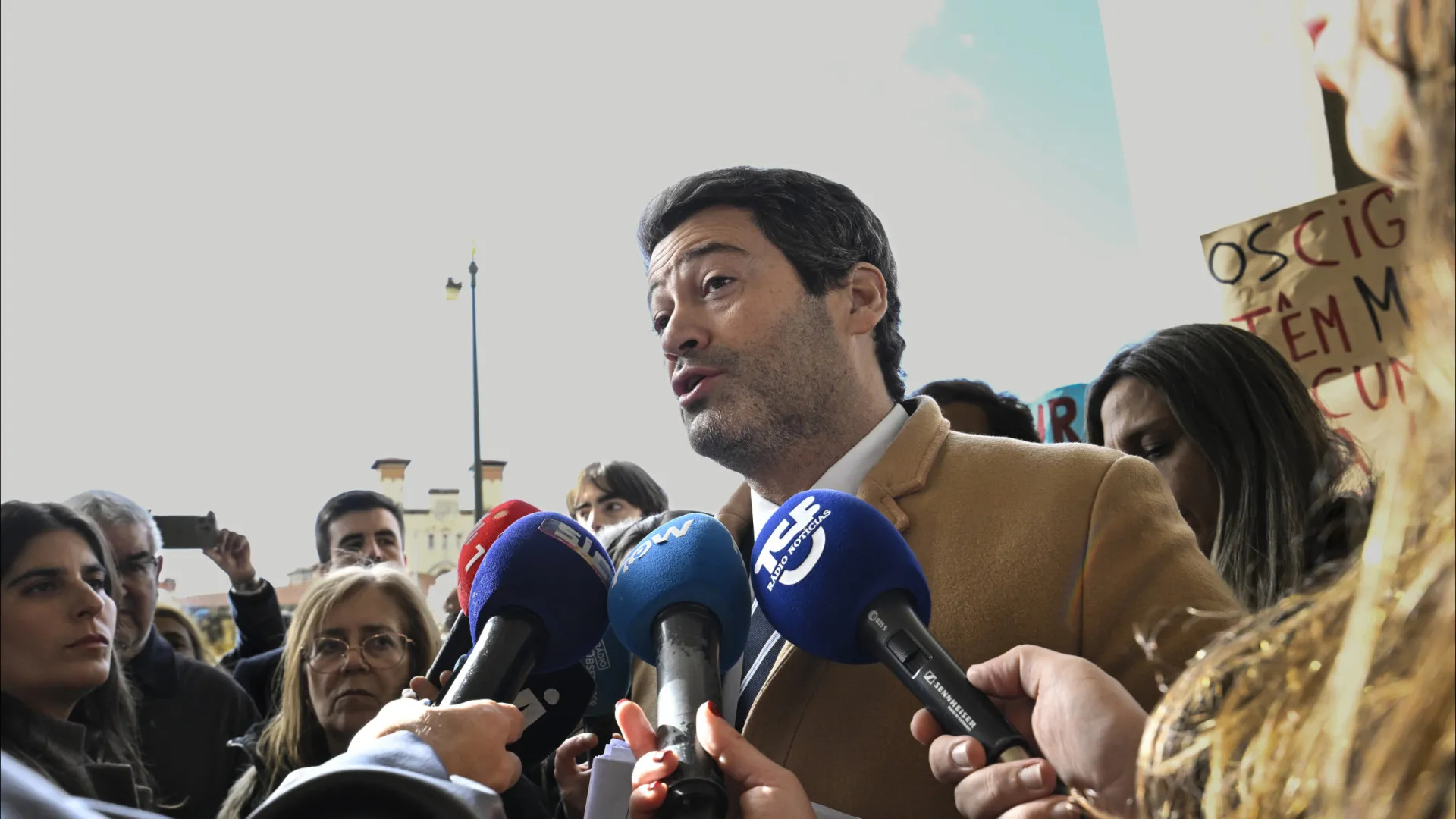 
                    Consenso na lei laboral 