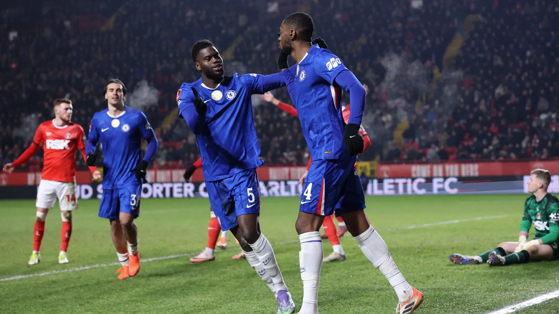 
                    Chelsea goleia Charlton e segue em frente na Taça de Inglaterra
                