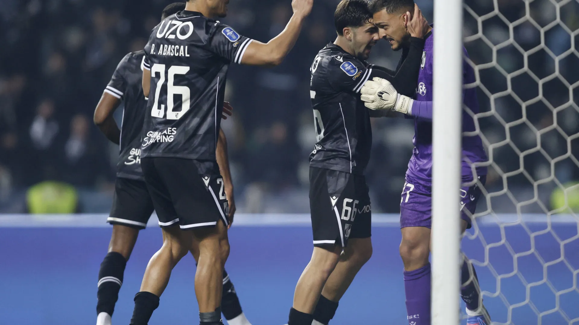 
                    Rei Charles captura arsenal e condecora o Vitória SC campeão de inverno
                
