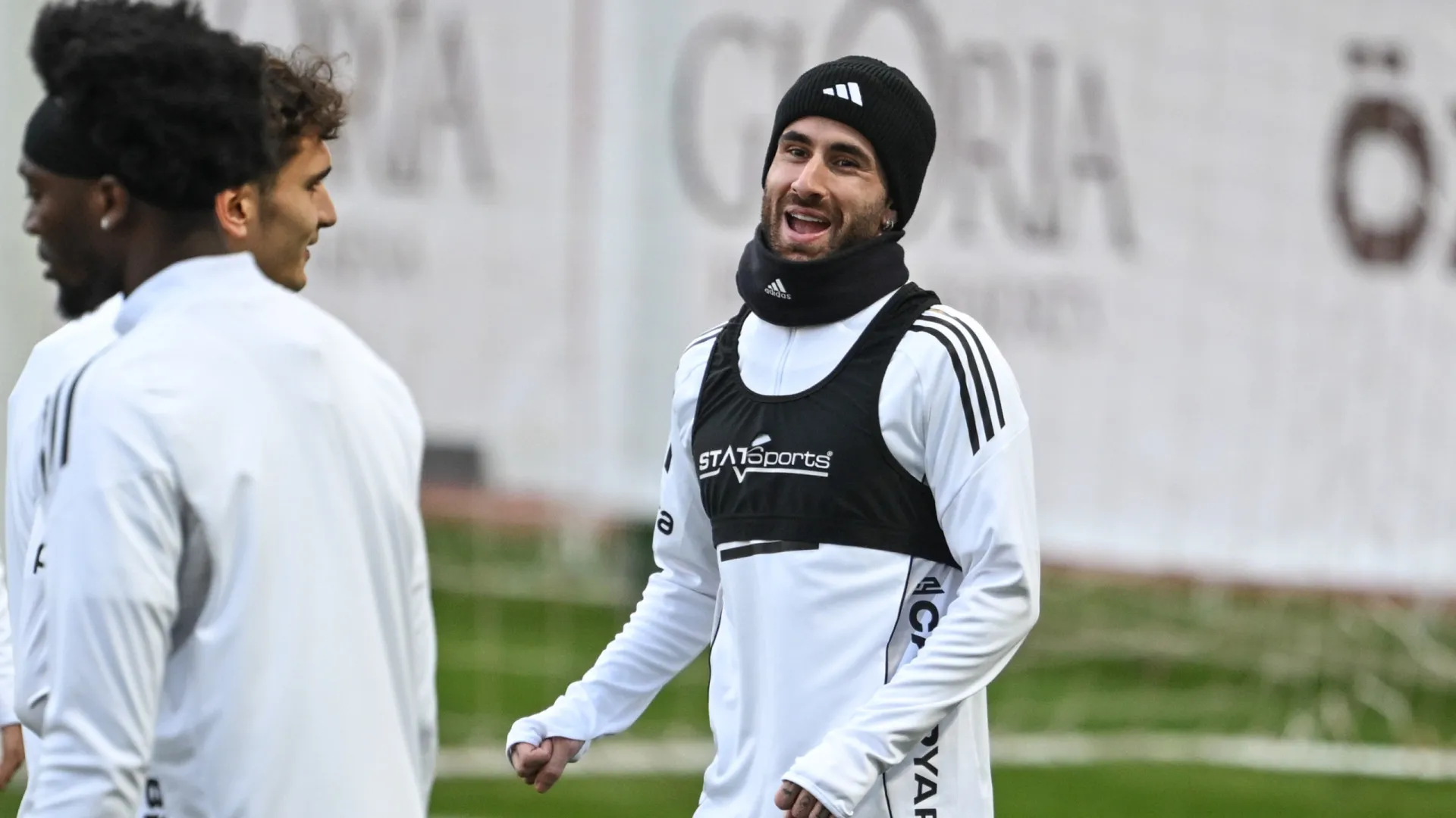 
                    EM DIRETO: Siga os rumores e os negócios do mercado de transferências
                