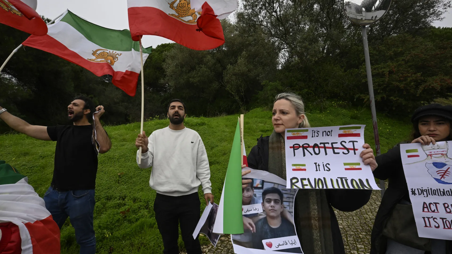 
                    Organizador de protesto iraniano em Lisboa pede intervenção internacional
                