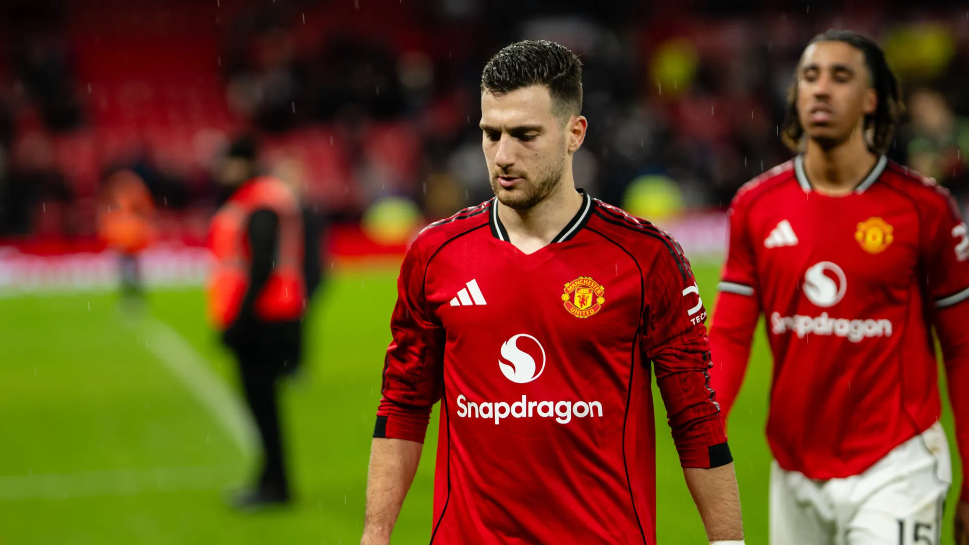 
                    Dalot dá a cara no Manchester United e recorda Ruben Amorim: 