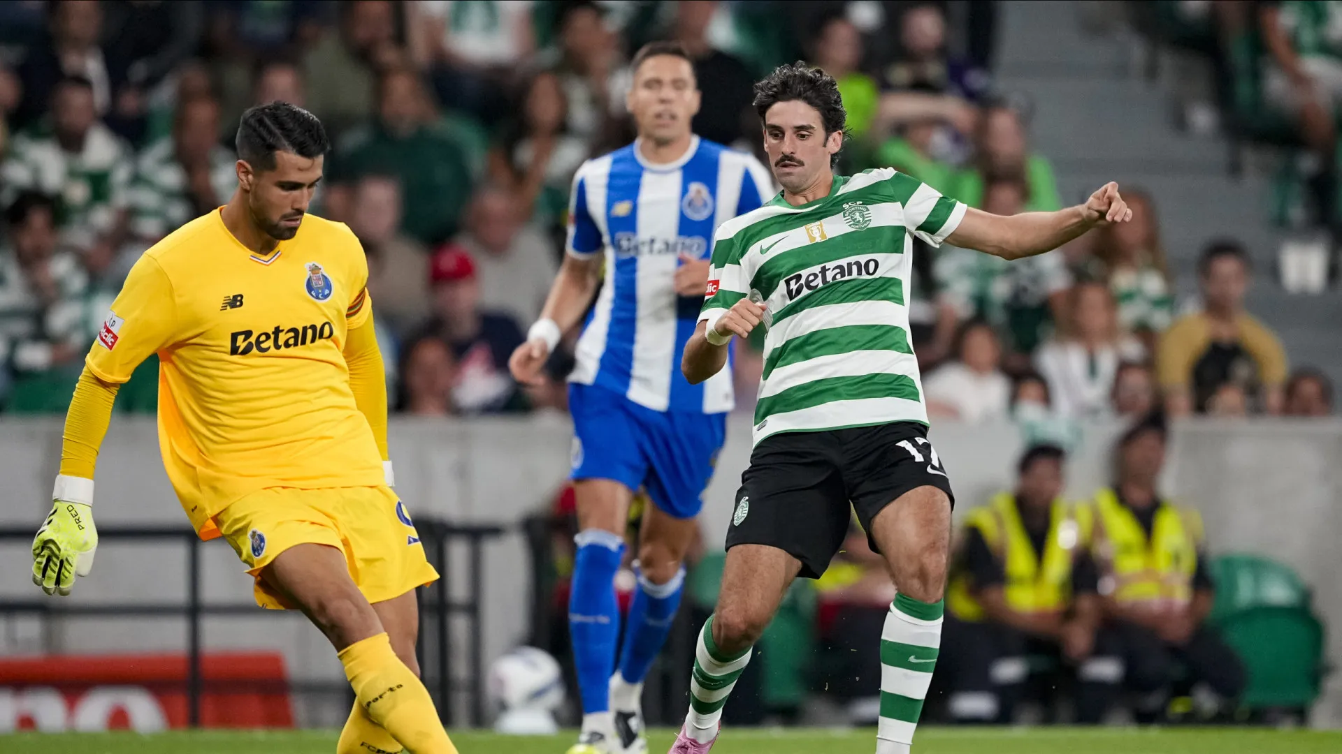 
                    Eleições Presidenciais mexem com o futebol. FC Porto-Sporting já tem data
                