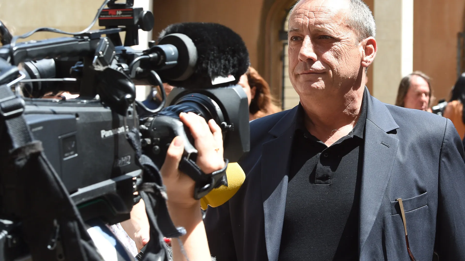 
                    Ex-líder nacionalista da Córsega morto a tiro durante o funeral da mãe
                