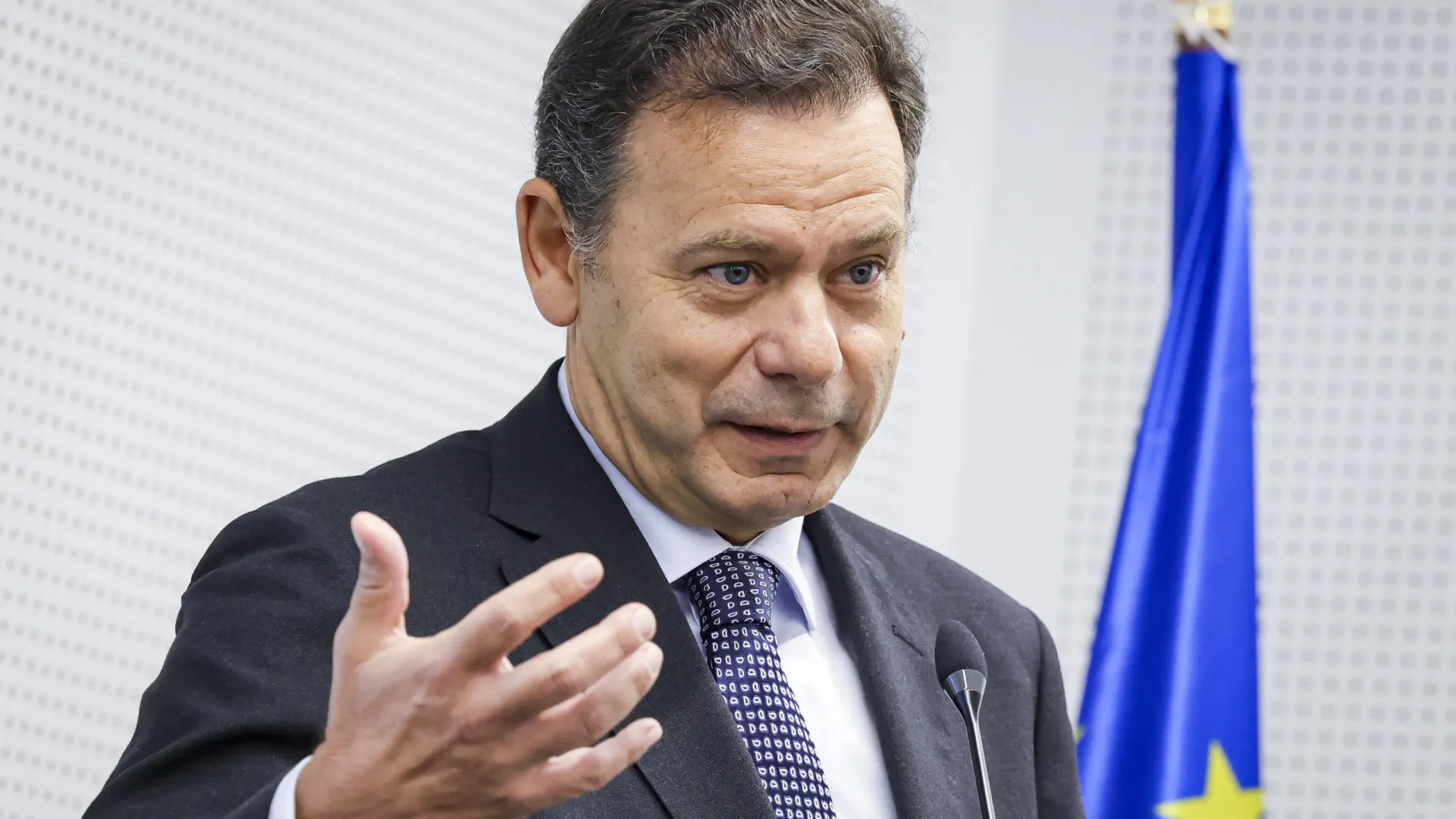 
                    Montenegro afirma que ajudas do Estado implicam cumprimento dos cidadãos
                