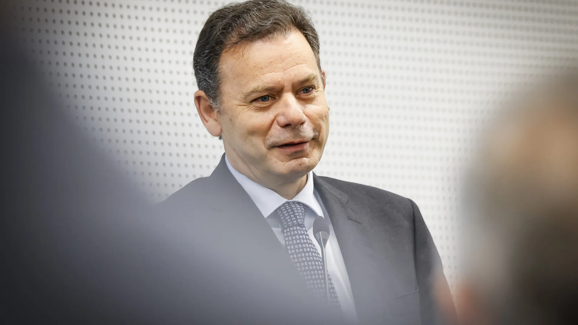 
                    Conselho de Paz para competir com ONU seria 