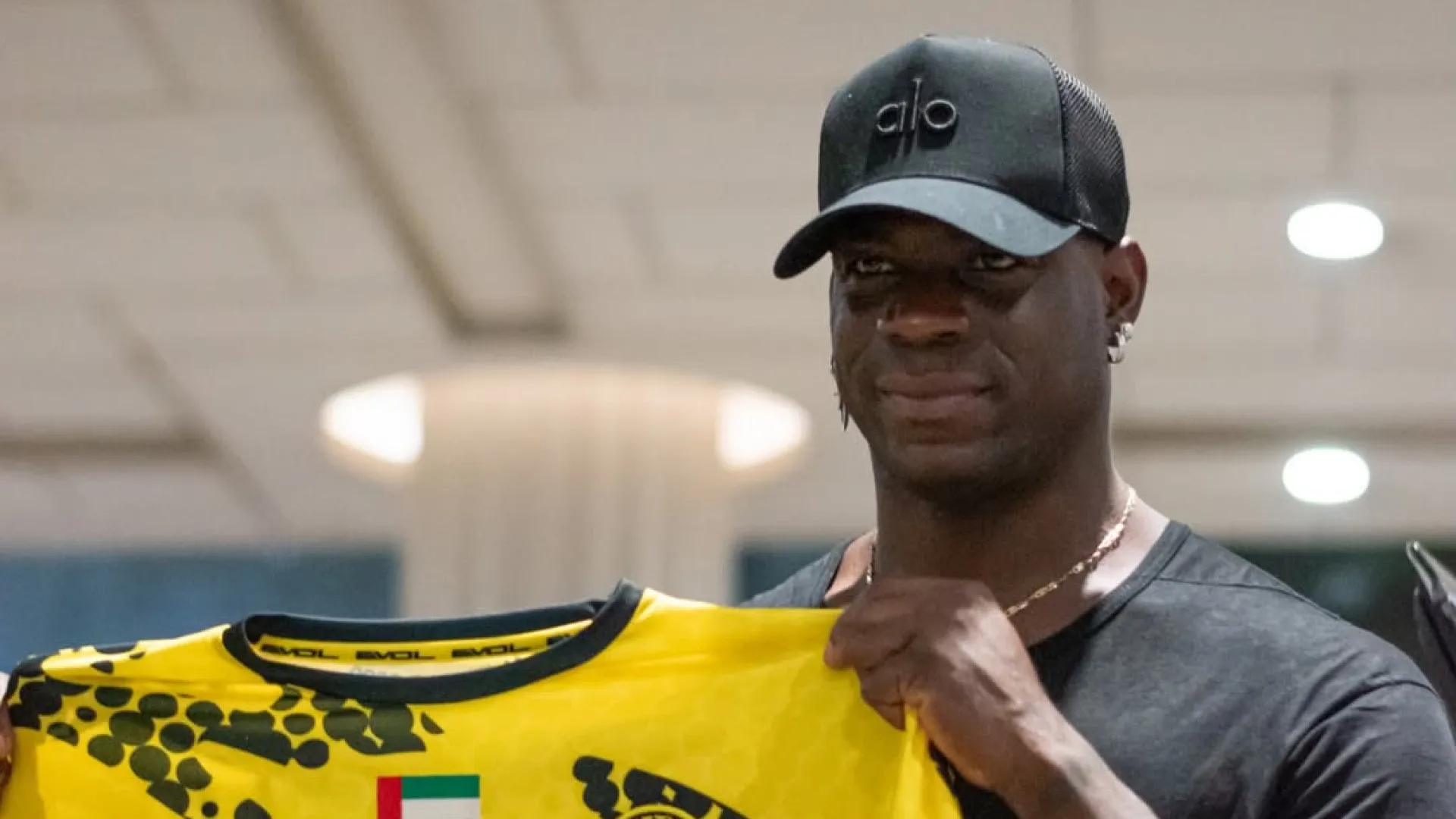 
                    Insólito. Al-Ittifaq explica contratação de Balotelli e motivo é incrível
                