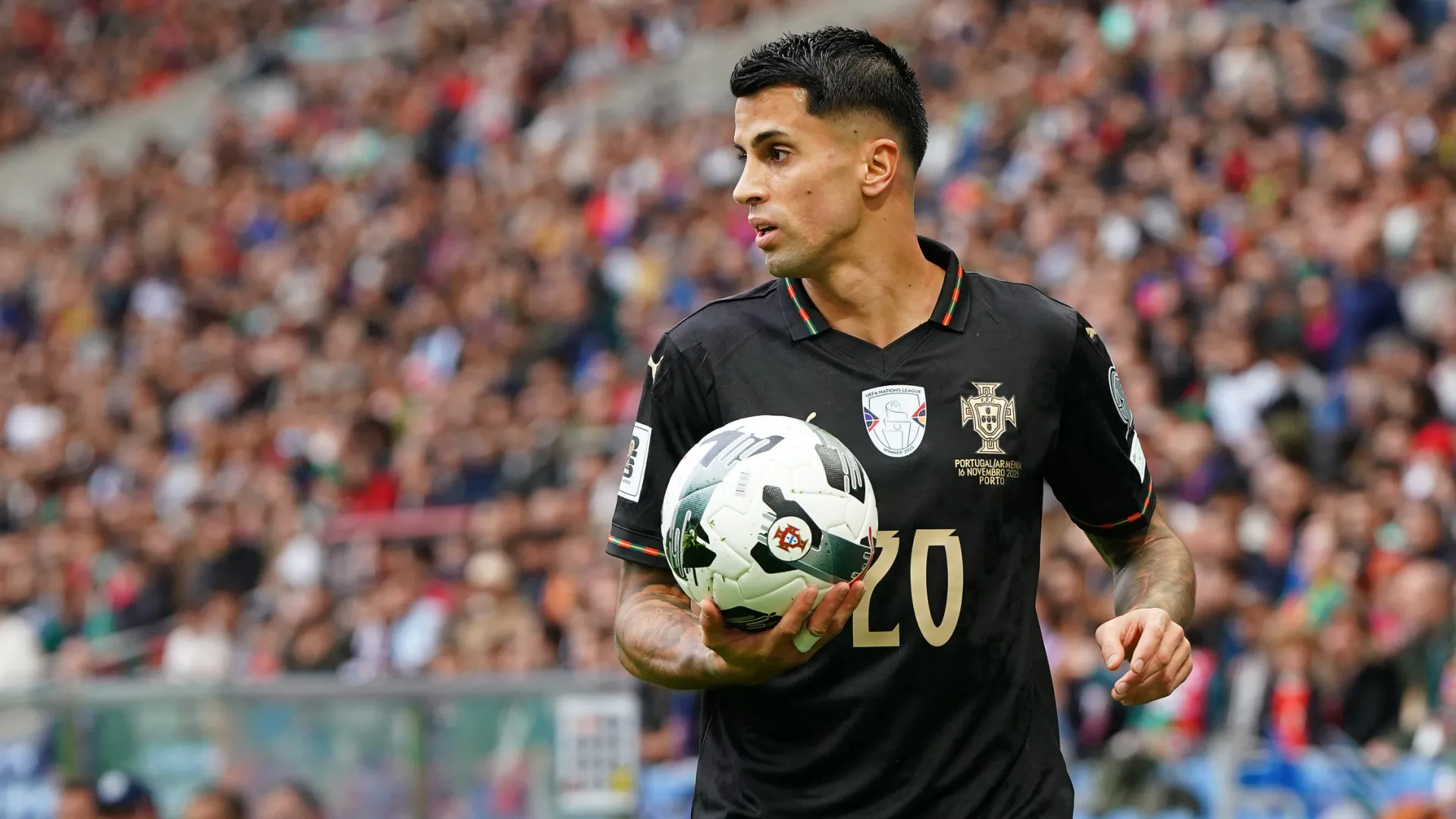 
                    EM DIRETO: Siga os rumores e os negócios do mercado de transferências
                