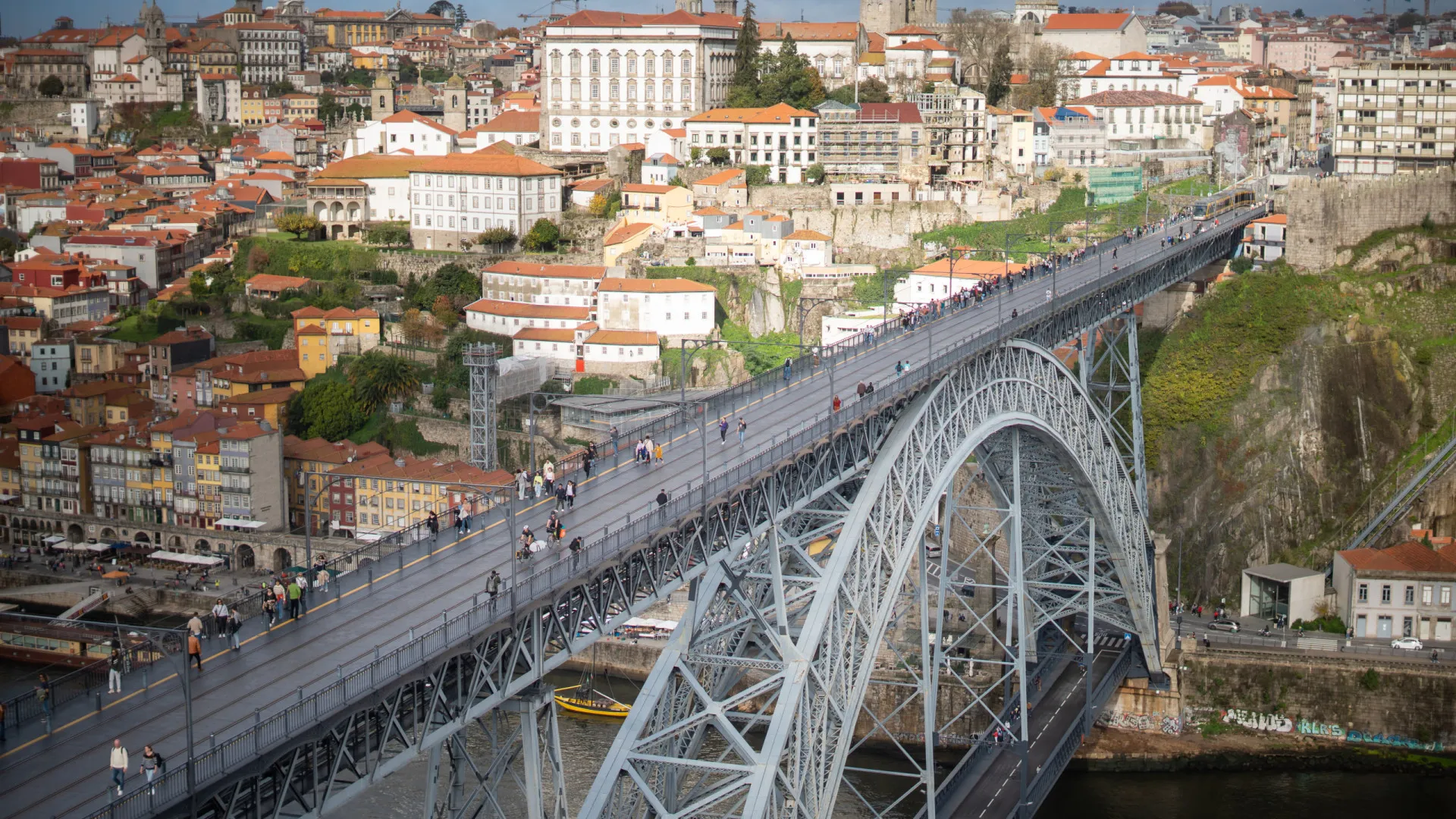 
                    Câmara do Porto quer criar divisão de policiamento comunitário
                