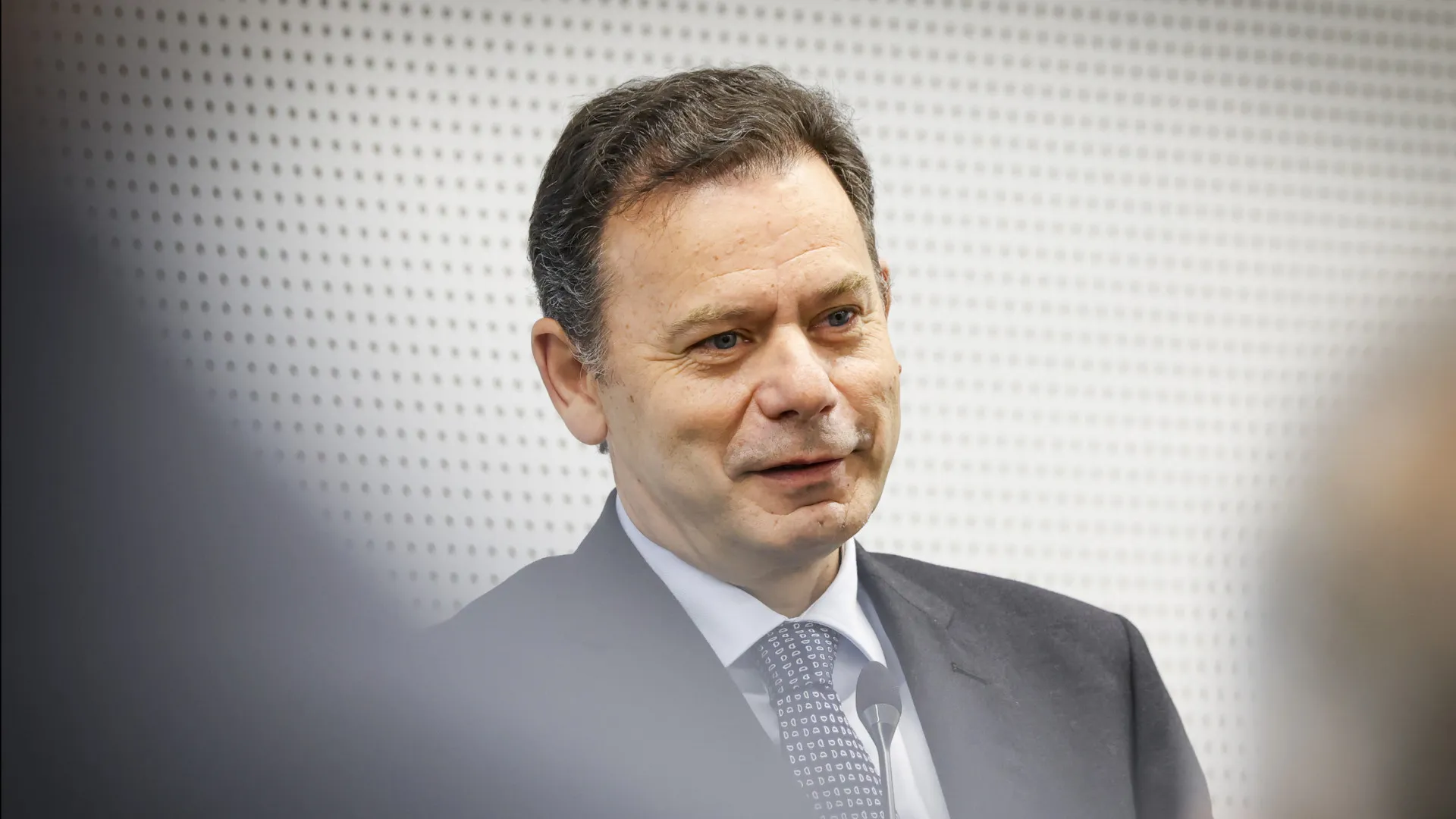 
                    Montenegro defende lei laboral e não desiste de acordo: 