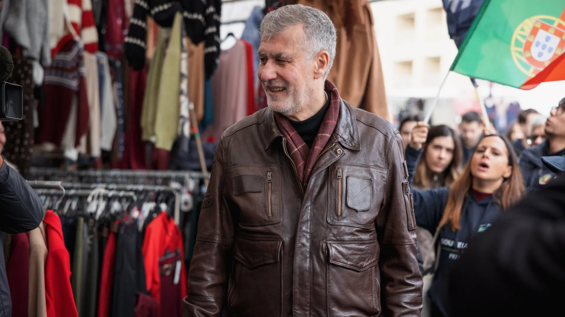 
                    Almirante diz que a sua candidatura consegue unir todos os portugueses
                