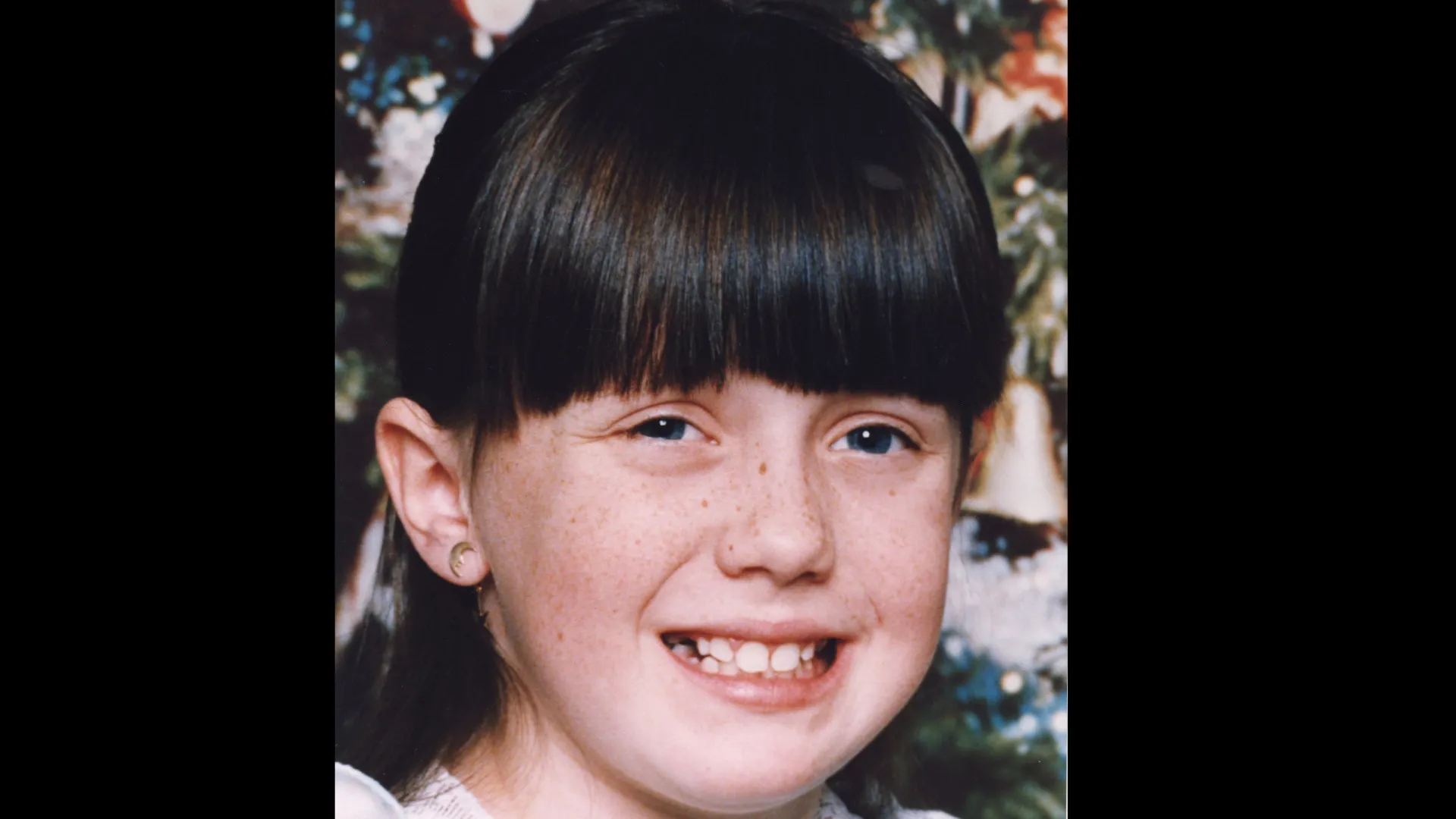 
                    Menina que deu origem a 'Alerta Amber' desapareceu há 30 anos. Eis o caso
                