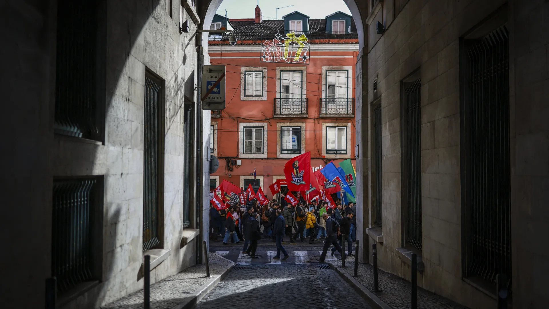 
                    CGTP quer revogar bancos de horas e adaptabilidade laboral
                