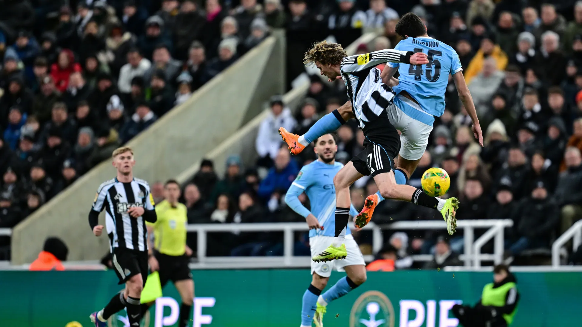 
                    Manchester City vence Newcastle e está mais perto da final da Taça da Liga
                