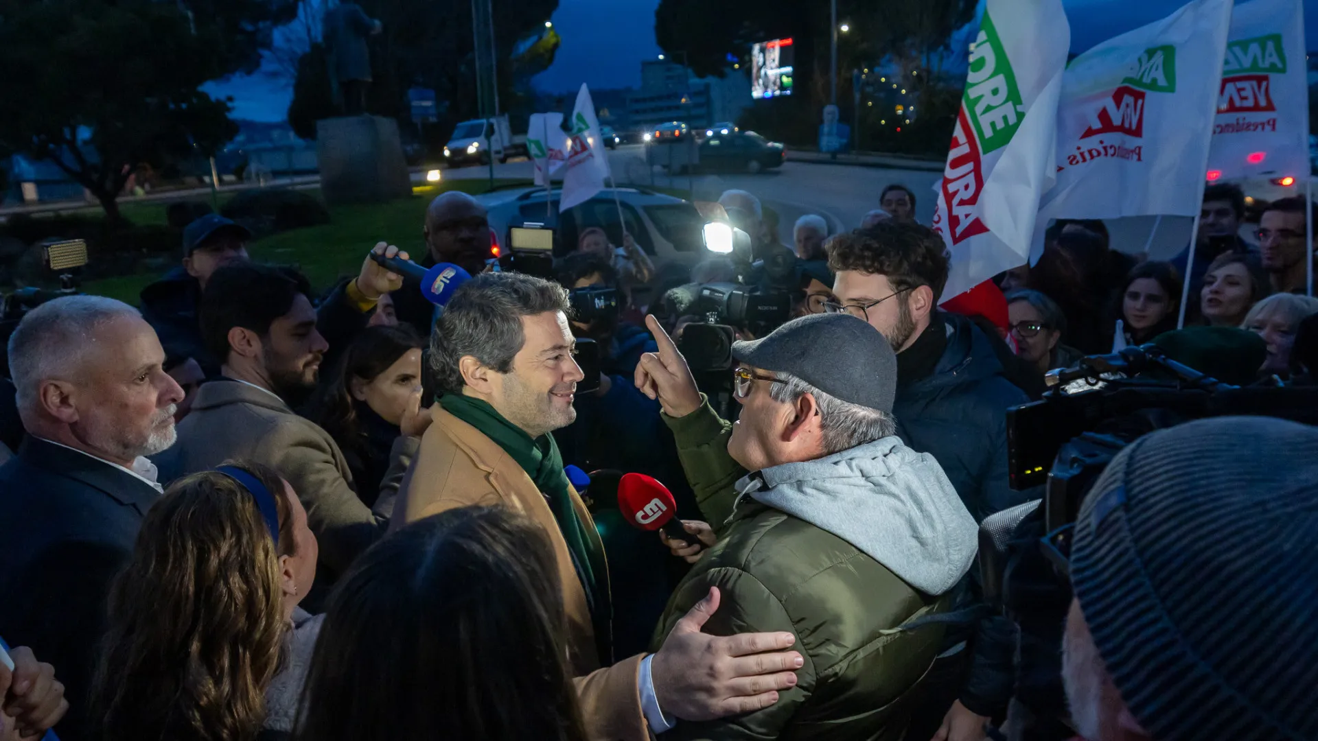 
                    Campanha de André Ventura distribuiu t-shirts 