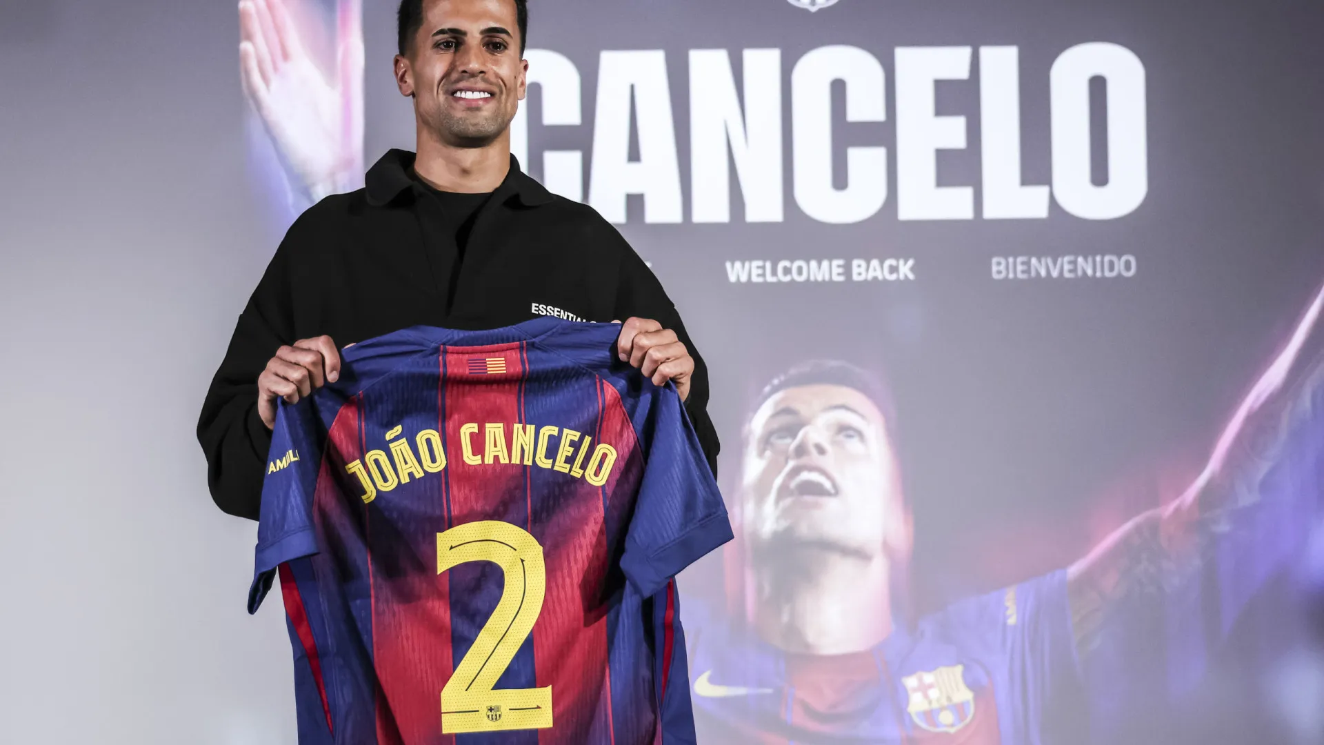 
                    EM DIRETO: Siga os rumores e os negócios do mercado de transferências
                