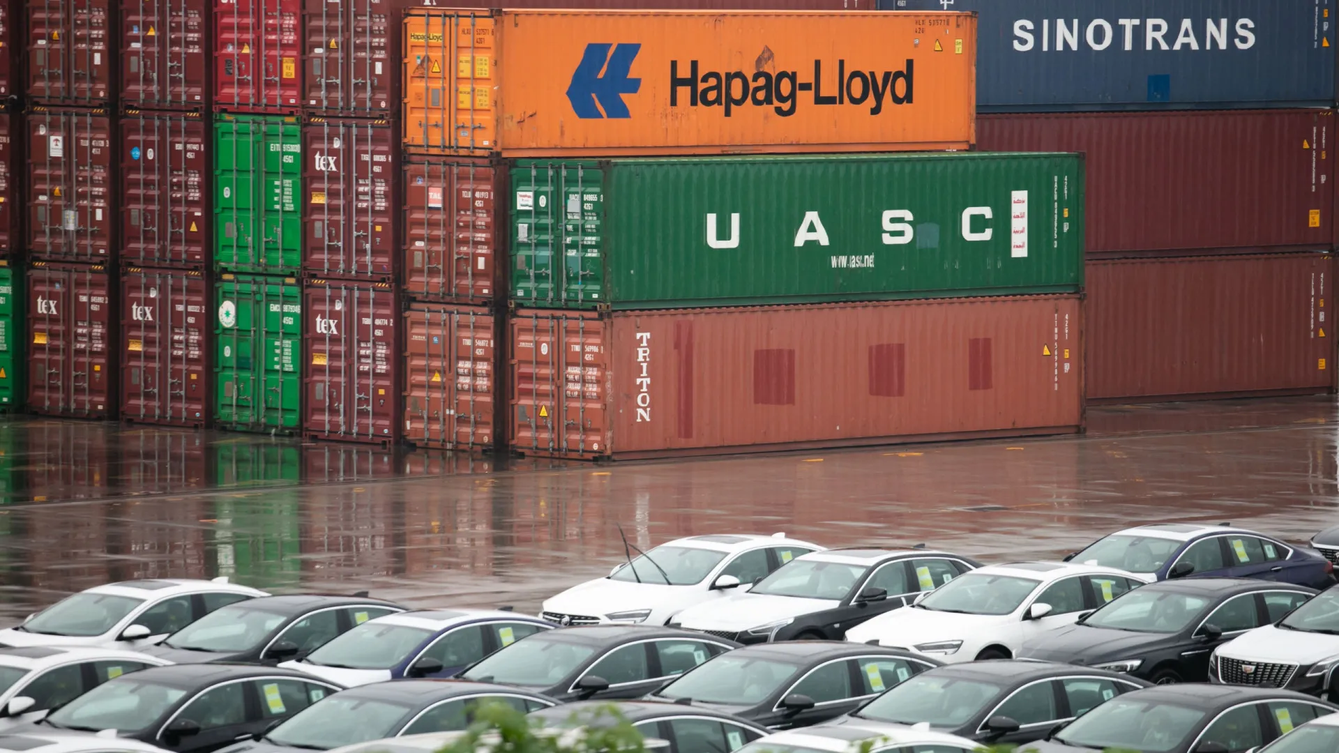 
                    Forte subida das exportações de carros da China 'graças' a eletrificados
                