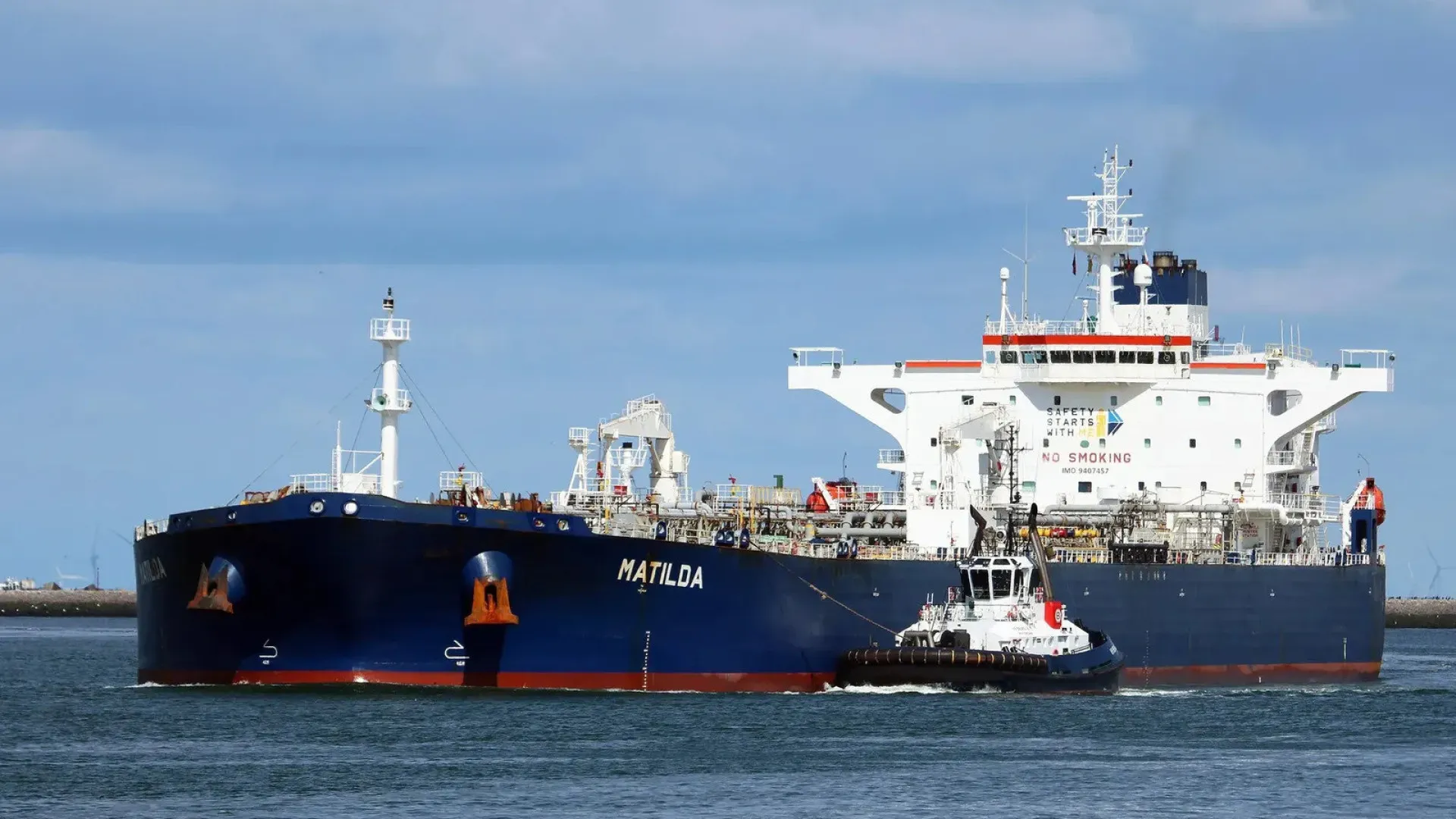 
                    Petroleiro dos EUA abordado por barcos iranianos no estreito de Ormuz
                