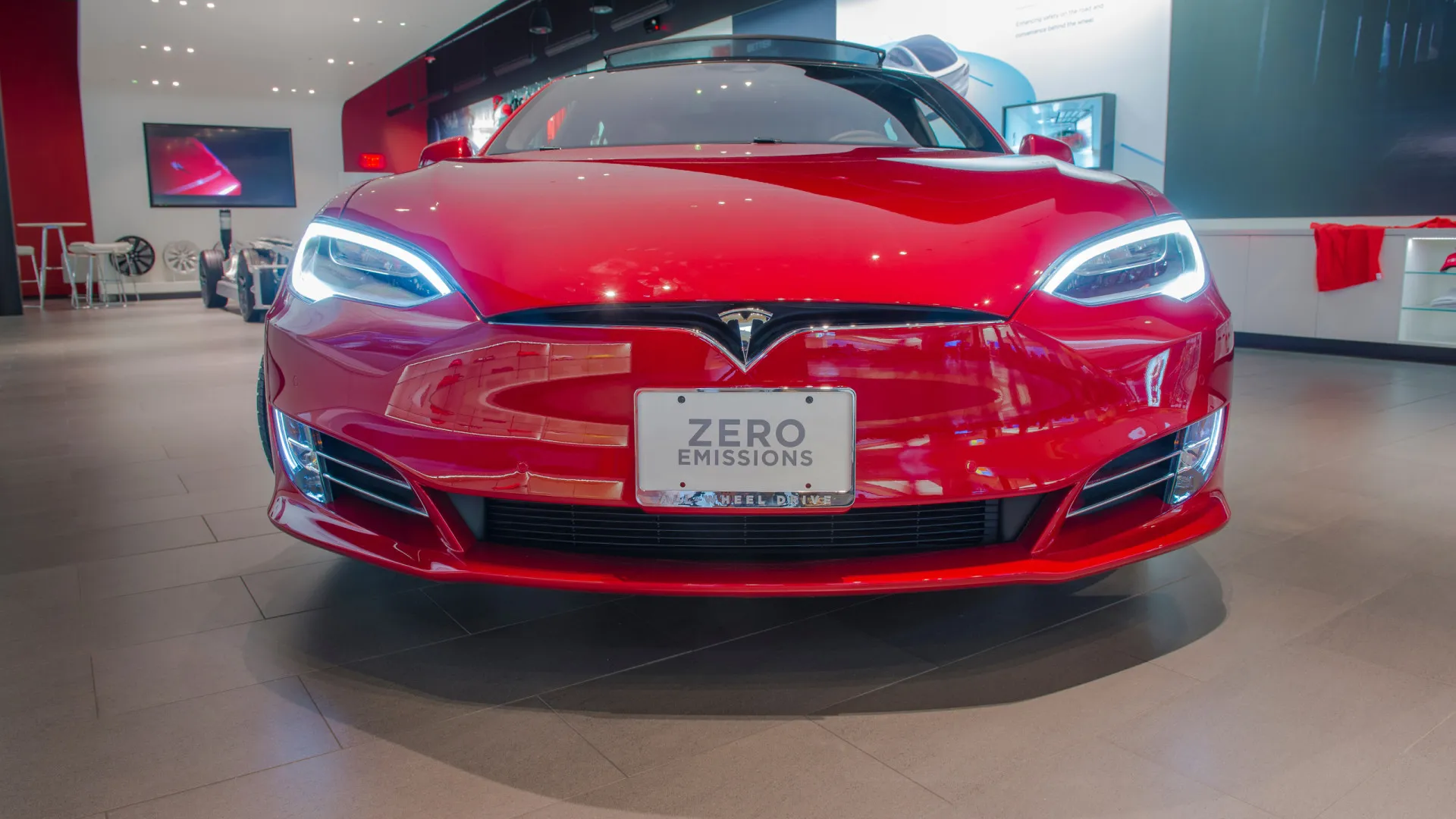 
                    Segurança não é a prioridade no novo Tesla Roadster. O 'conselho' de Musk
                