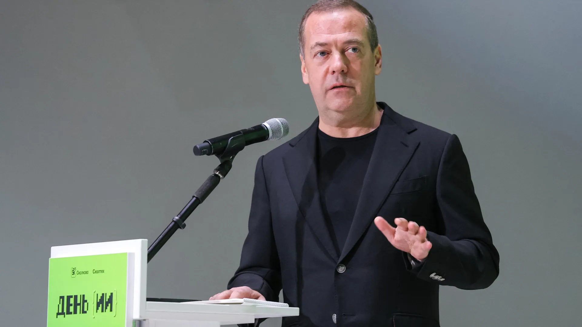 
                    Medvedev diz que Europa vai 