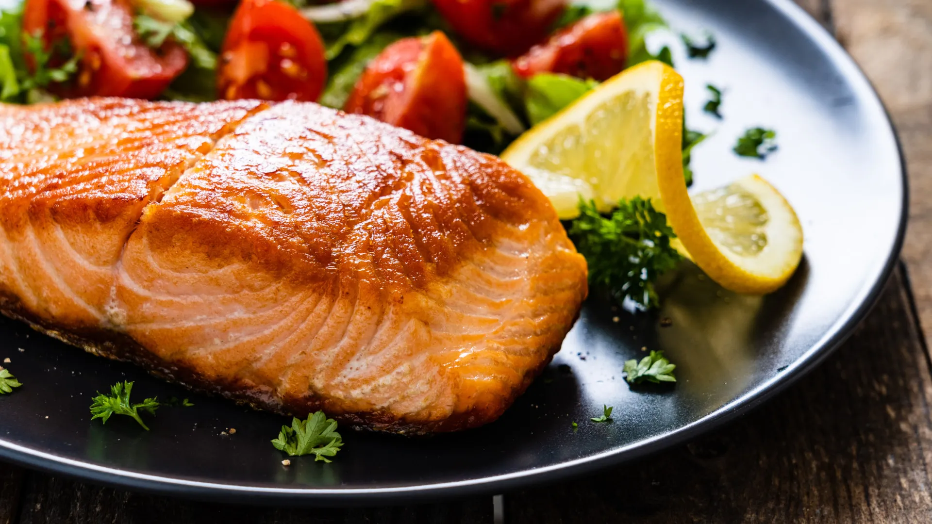 
                    Assim estraga o salmão! Eis como cozinhar peixe sem perder ómega 3
                