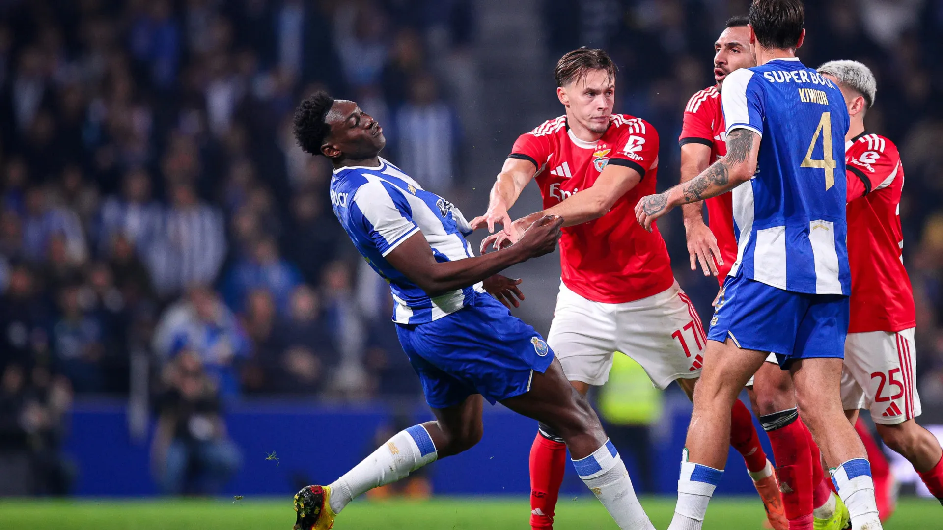 Benfica-FC Porto: Águias procuram 'tri' que foge há mais de 40 anos