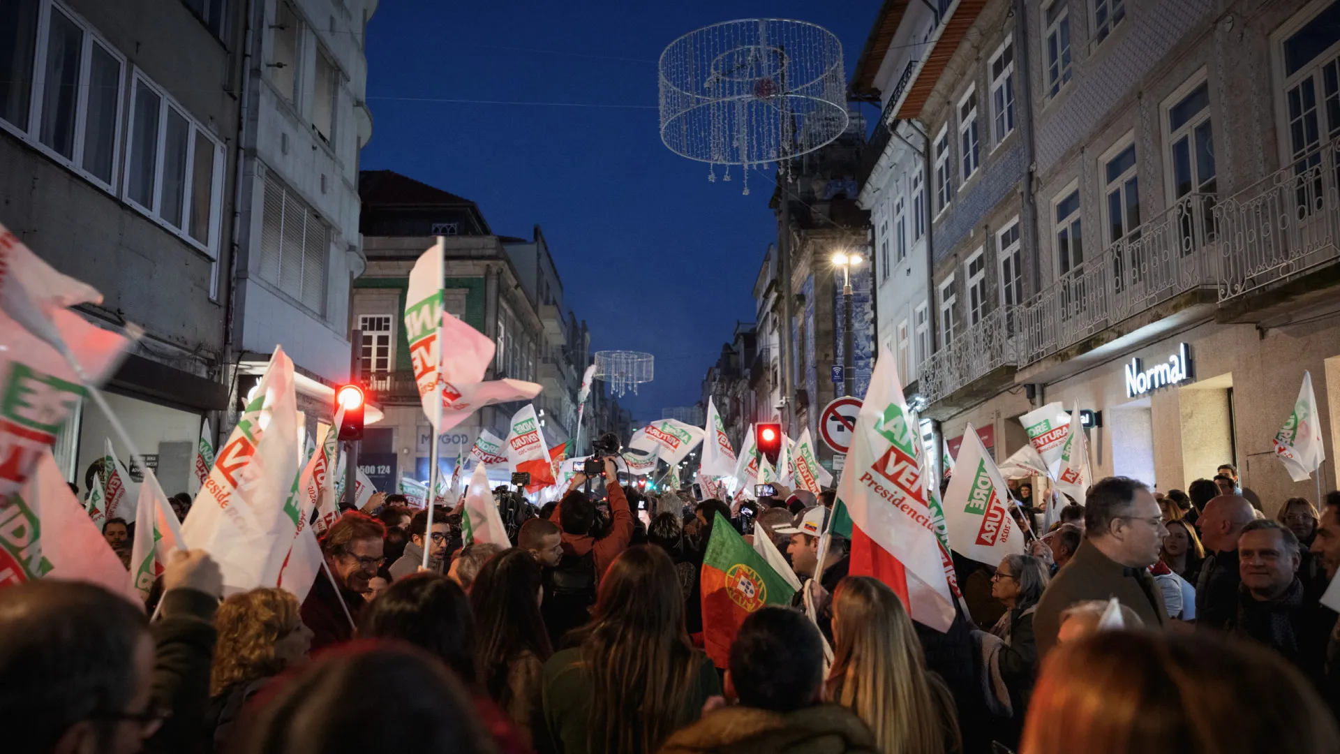 
                    AO MINUTO: Penúltimo dia de campanha; Há quem só decida à boca das urnas
                