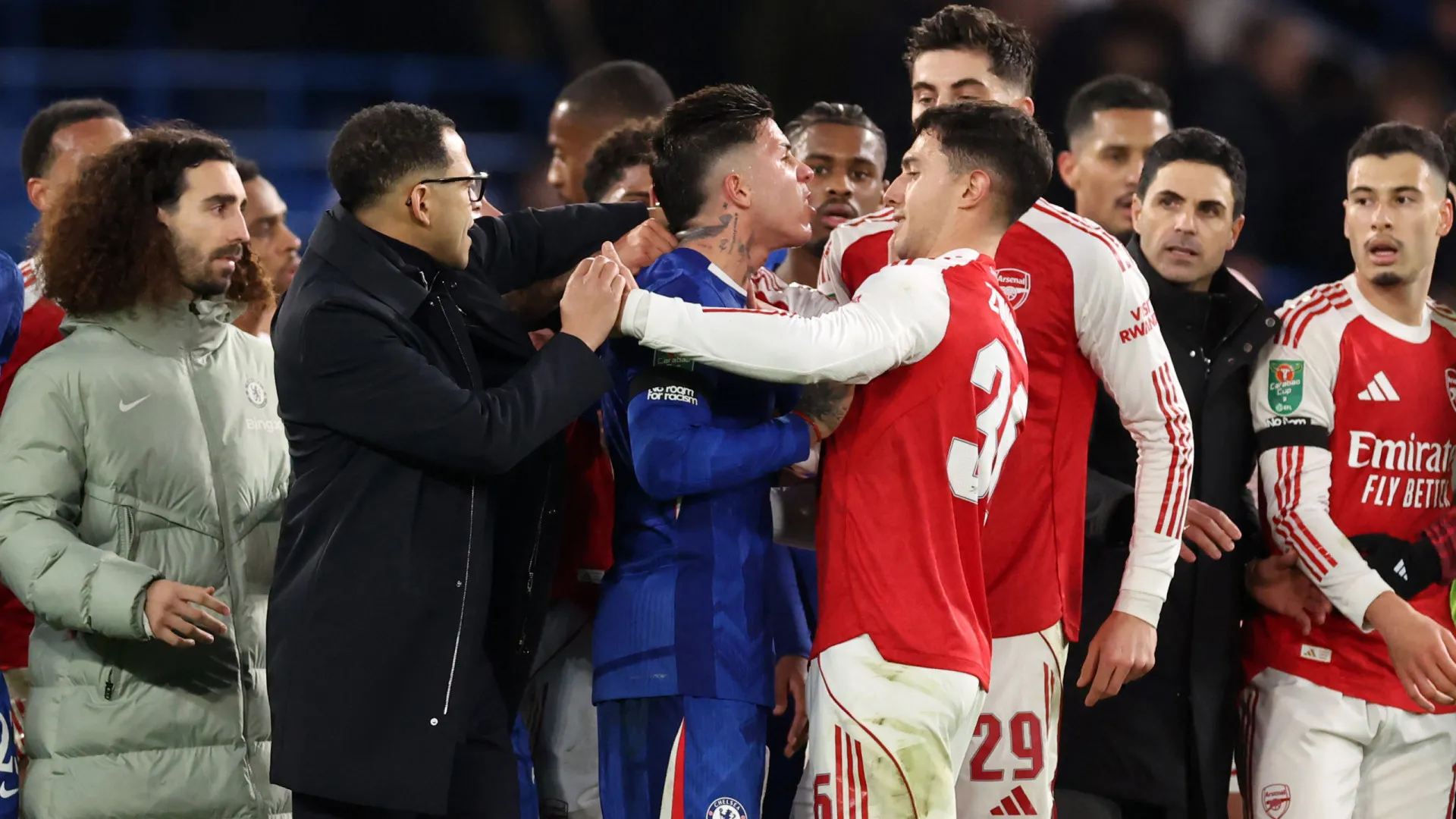 
                    Enzo Fernández perde a cabeça e até o treinador teve de intervir
                